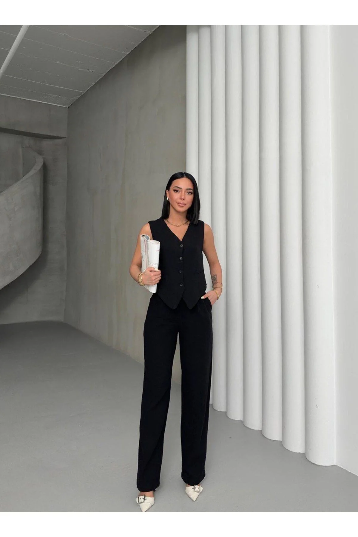 Kadın Kolsuz V Yaka Düğmeli Yelek ve Bol Paça Pantolon Müslin Kumaş Takım - Siyah