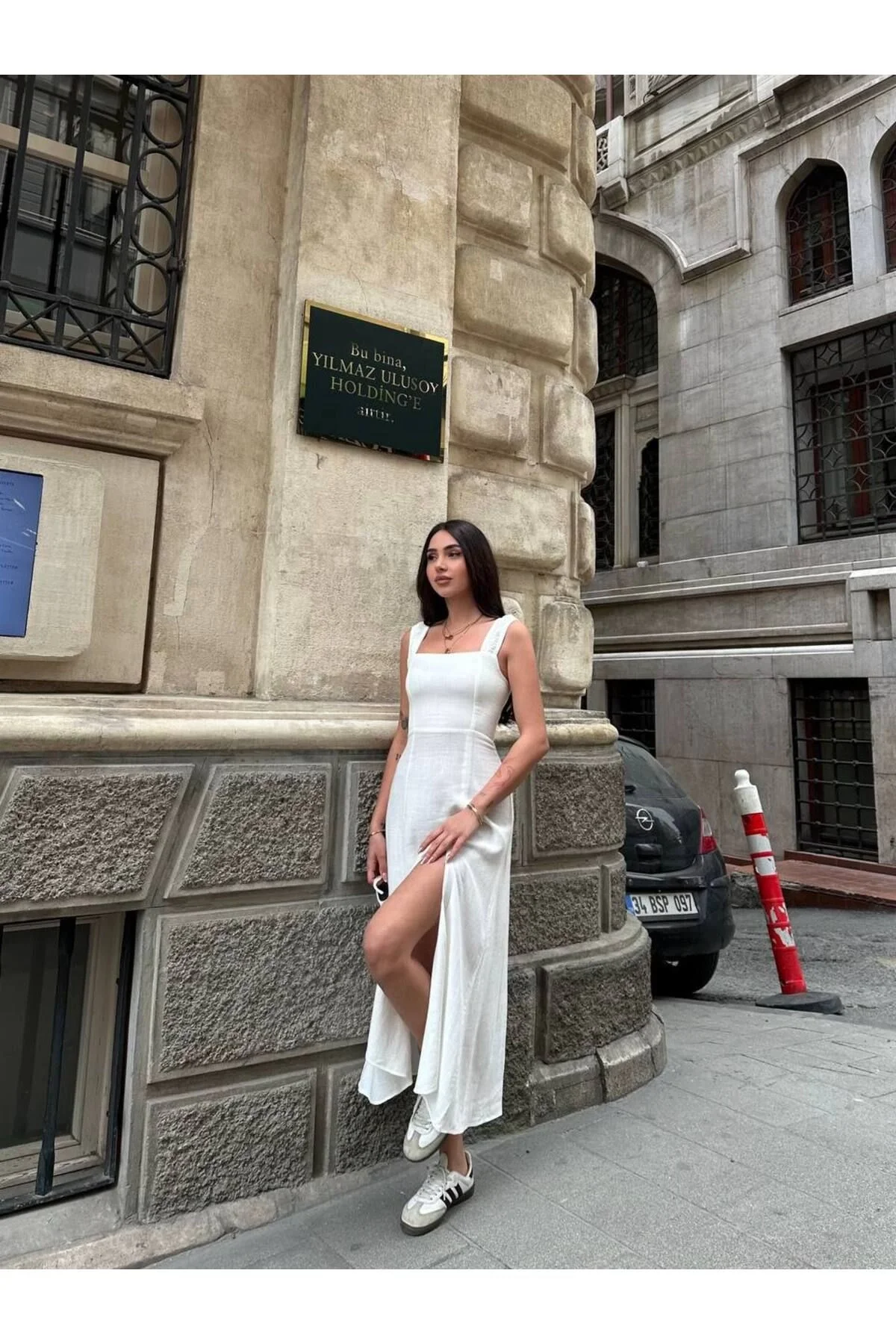 Bağcıklı Sırt Detaylı Yırtmaçlı Keten Maxi Elbise – Yazlık Şıklık