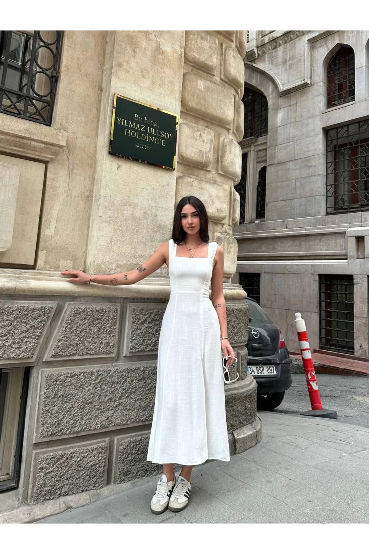 Bağcıklı Sırt Detaylı Yırtmaçlı Keten Maxi Elbise – Yazlık Şıklık