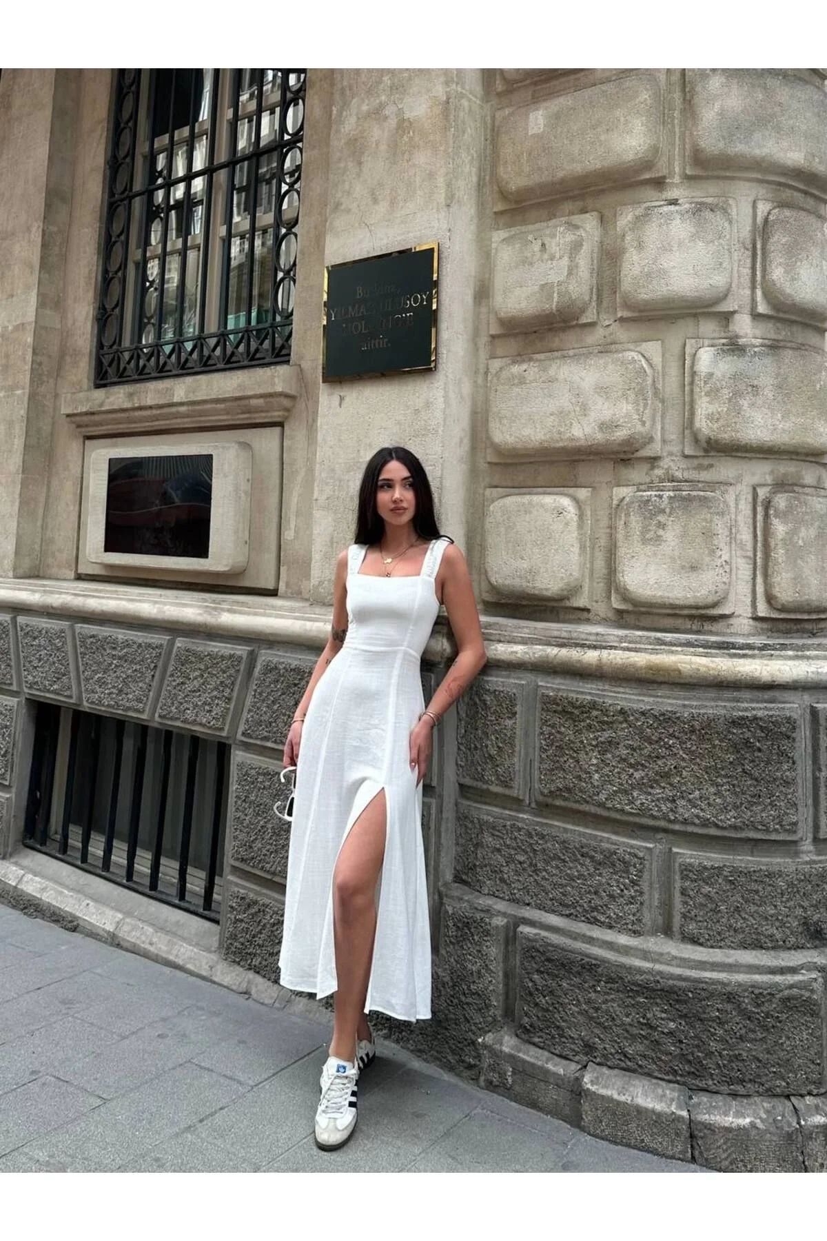 Bağcıklı Sırt Detaylı Yırtmaçlı Keten Maxi Elbise – Yazlık Şıklık