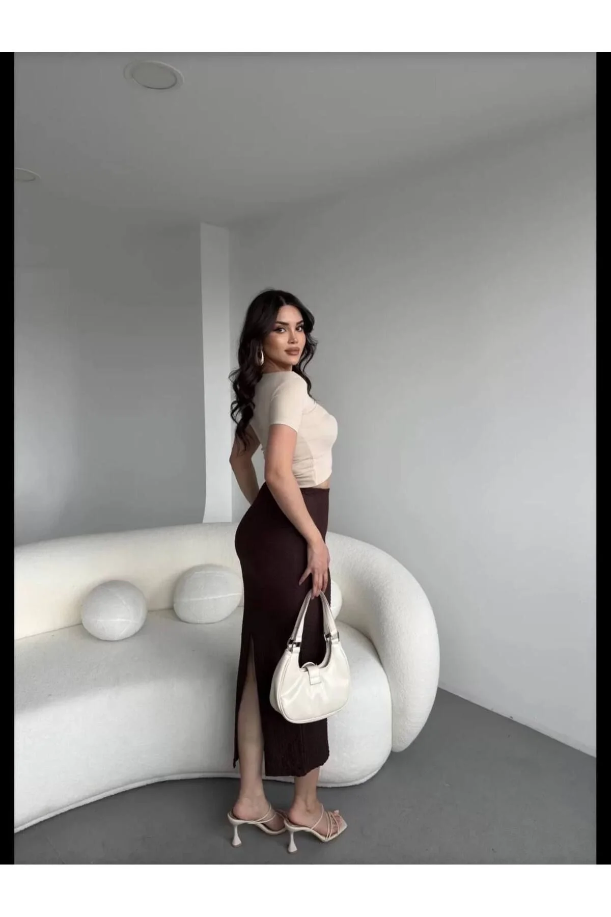 Kadın Tek Omuz Crop Bluz ve Yırtmaçlı Midi Boy Etek Gofre Kumaş Takım - Bordo