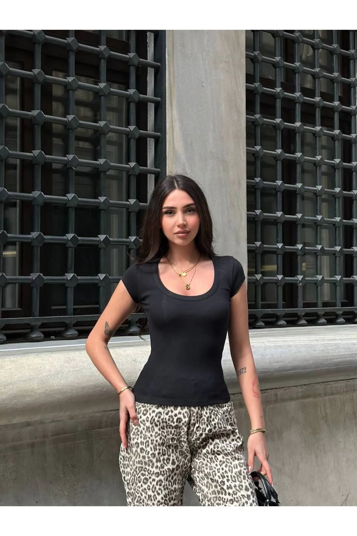 Kadın U Yaka Kısa Kollu Vücuda Oturan Likralı Fitilli Kaşkorse Basic Bluz - Siyah