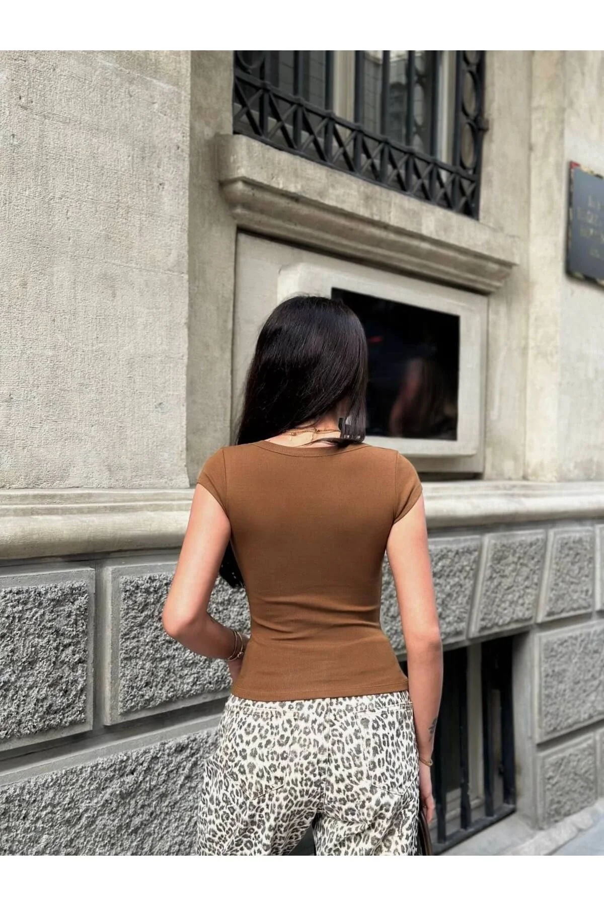 Kadın U Yaka Kısa Kollu Vücuda Oturan Likralı Fitilli Kaşkorse Basic Bluz - Kahverengi