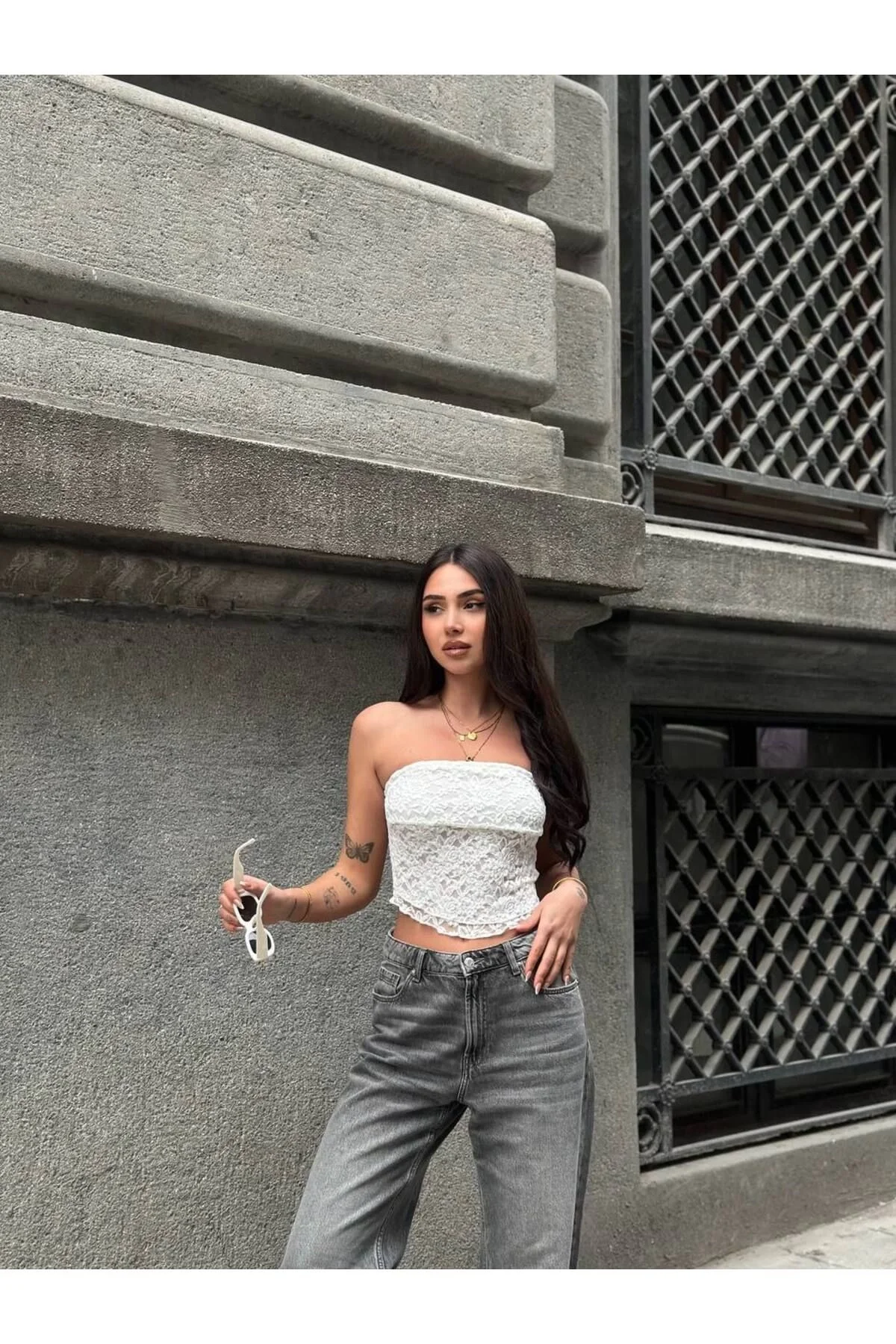 Kadın Straplez Güpürlü Korse Detaylı Asimetrik Kesim Dantel Transparan Crop Bluz - Beyaz