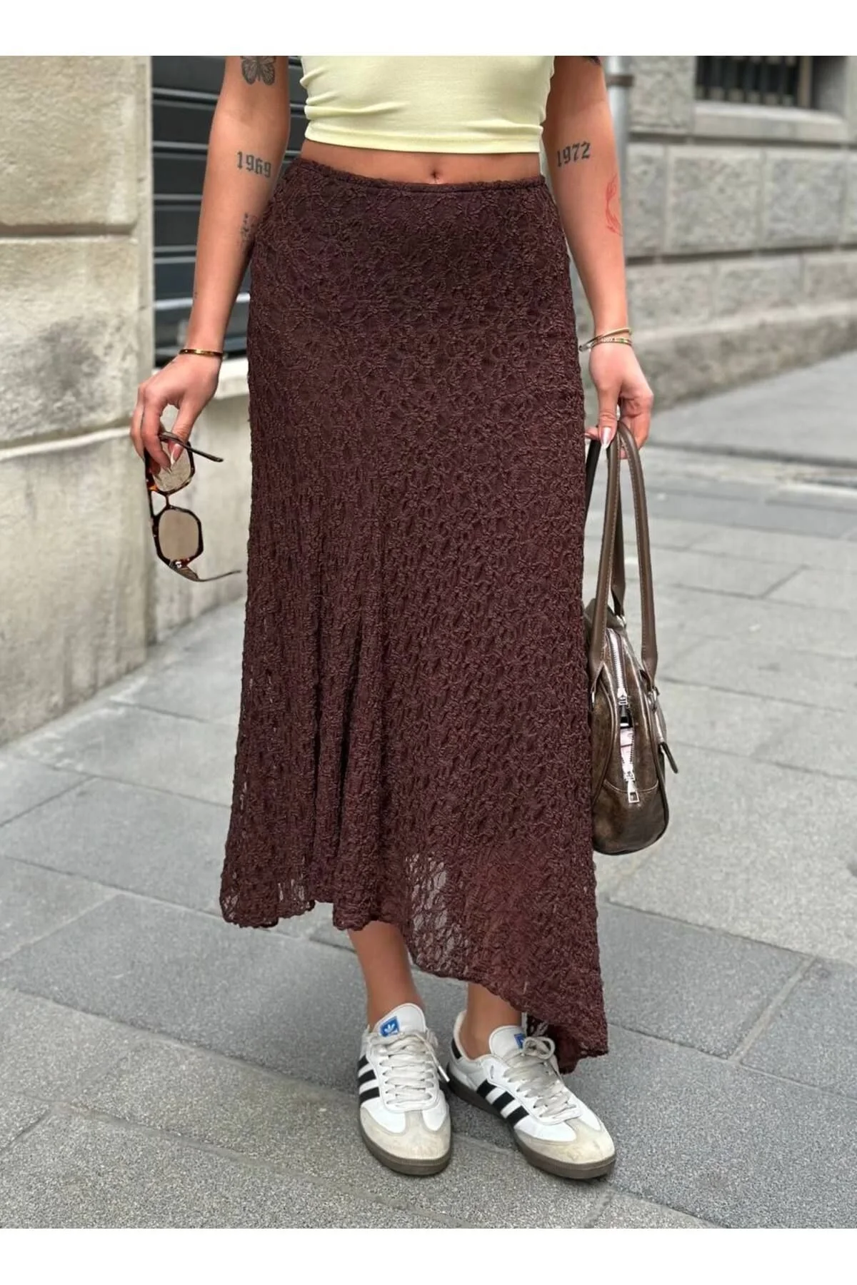 Kadın Yüksek Bel Beli Lastikli Asimetrik Kesim Dantelli Midi Boy Etek - Kahverengi