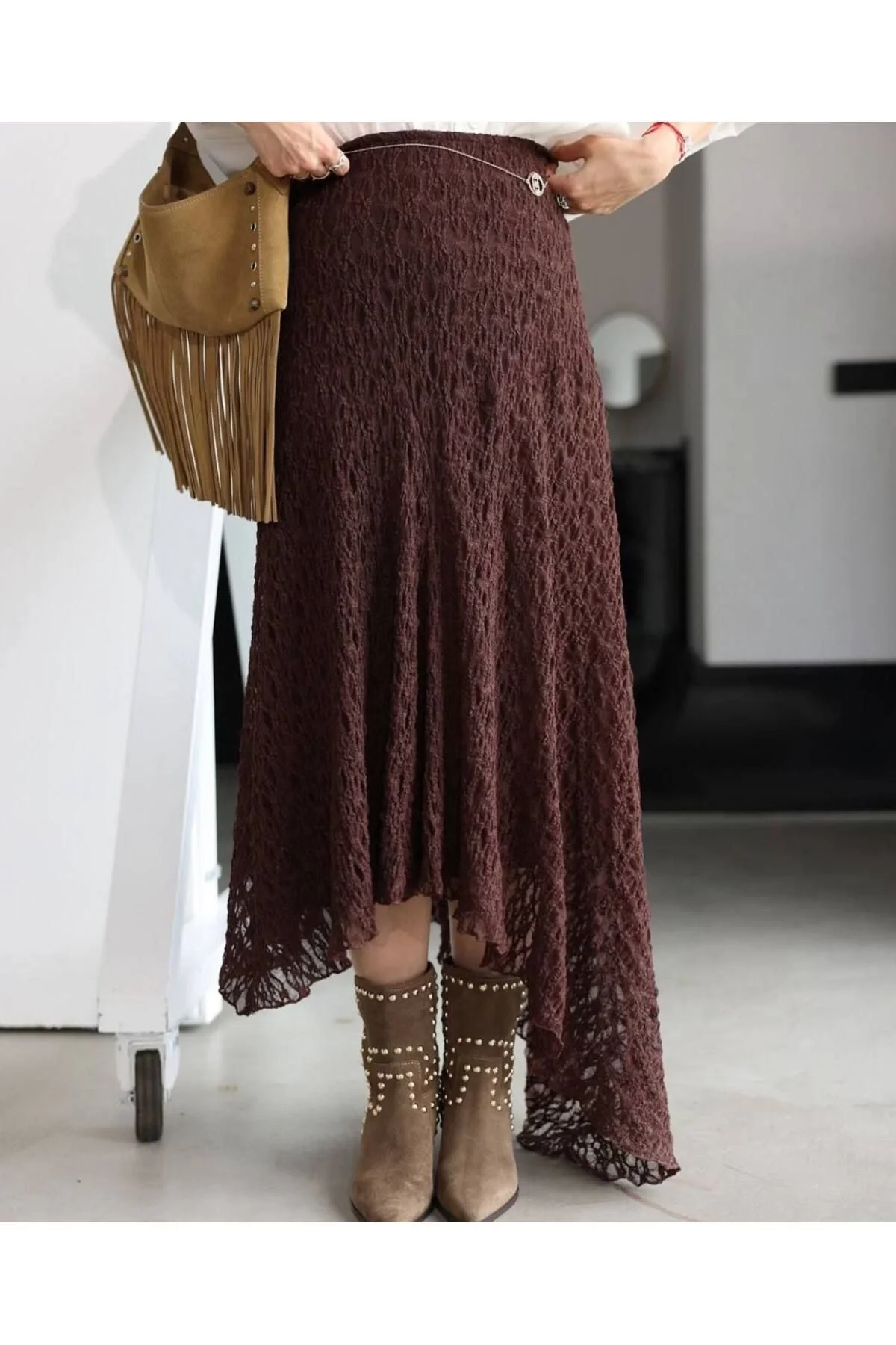 Kadın Yüksek Bel Beli Lastikli Asimetrik Kesim Dantelli Midi Boy Etek - Kahverengi