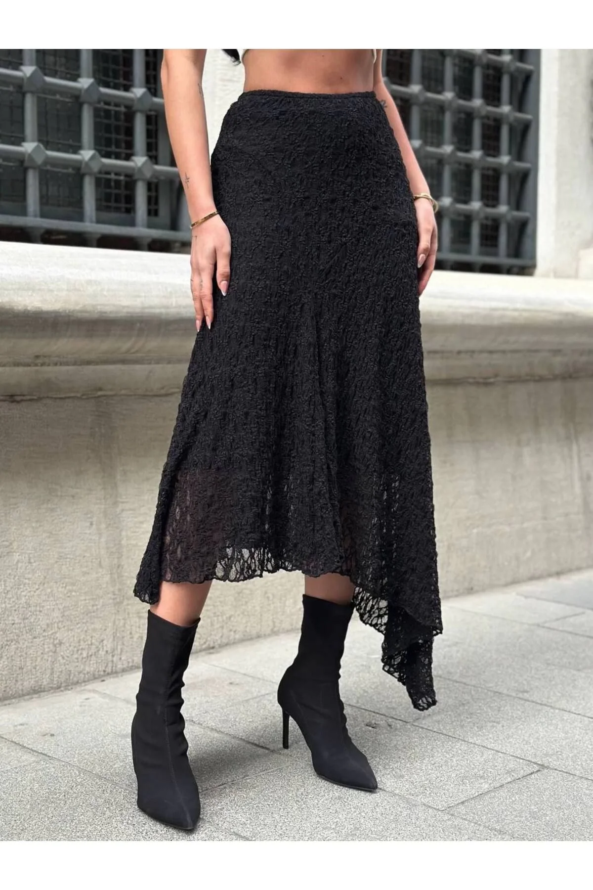 Kadın Yüksek Bel Beli Lastikli Asimetrik Kesim Dantelli Midi Boy Etek - Siyah