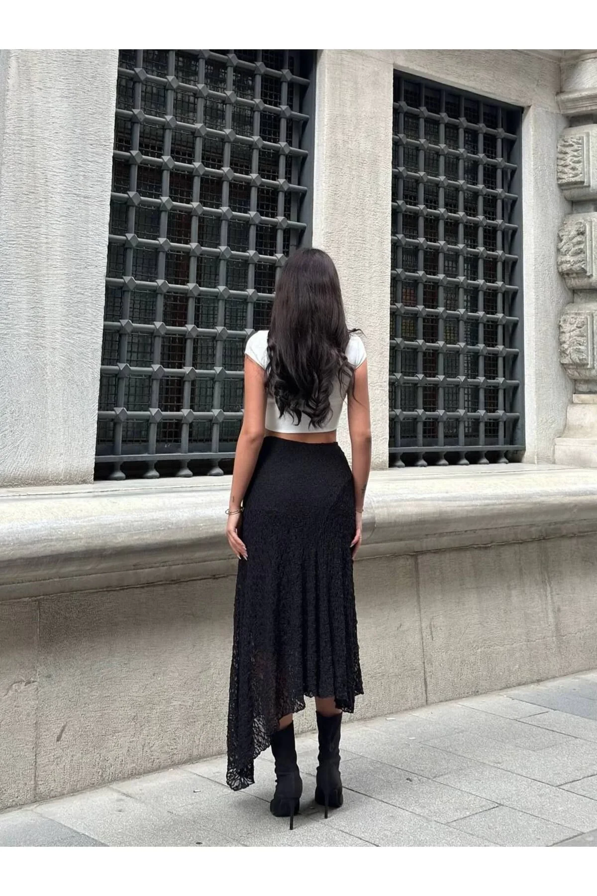 Kadın Yüksek Bel Beli Lastikli Asimetrik Kesim Dantelli Midi Boy Etek - Siyah