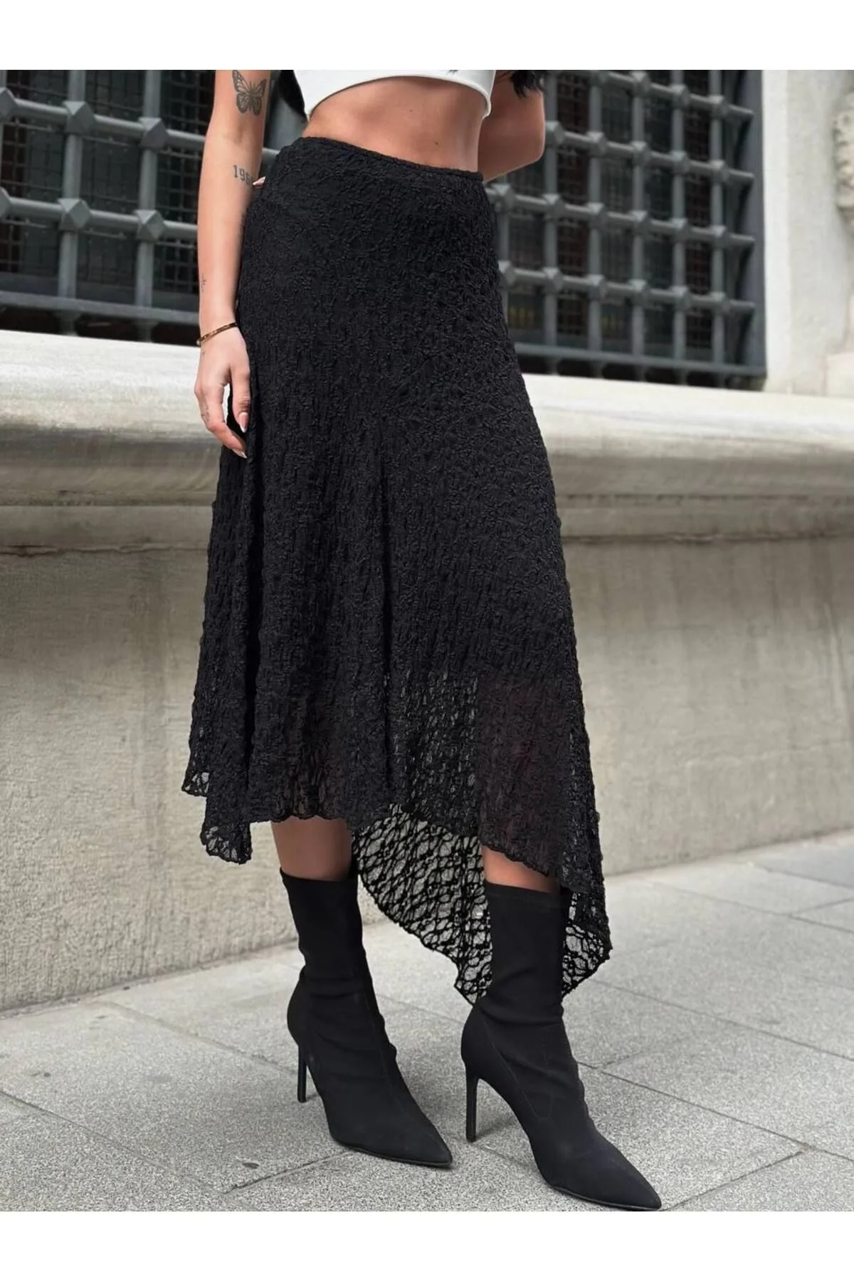 Kadın Yüksek Bel Beli Lastikli Asimetrik Kesim Dantelli Midi Boy Etek - Siyah