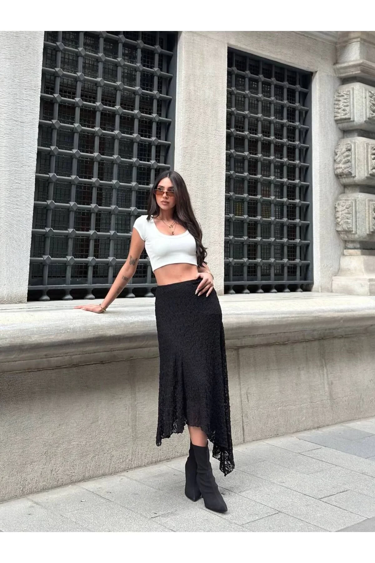 Kadın Yüksek Bel Beli Lastikli Asimetrik Kesim Dantelli Midi Boy Etek - Siyah