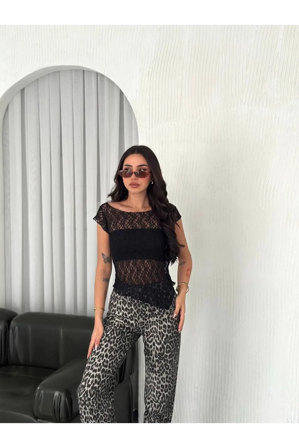 Kadın Kayık Yaka Kısa Kollu File Desenli Göğüs Şeritli Dantel Transparan Bluz - Siyah