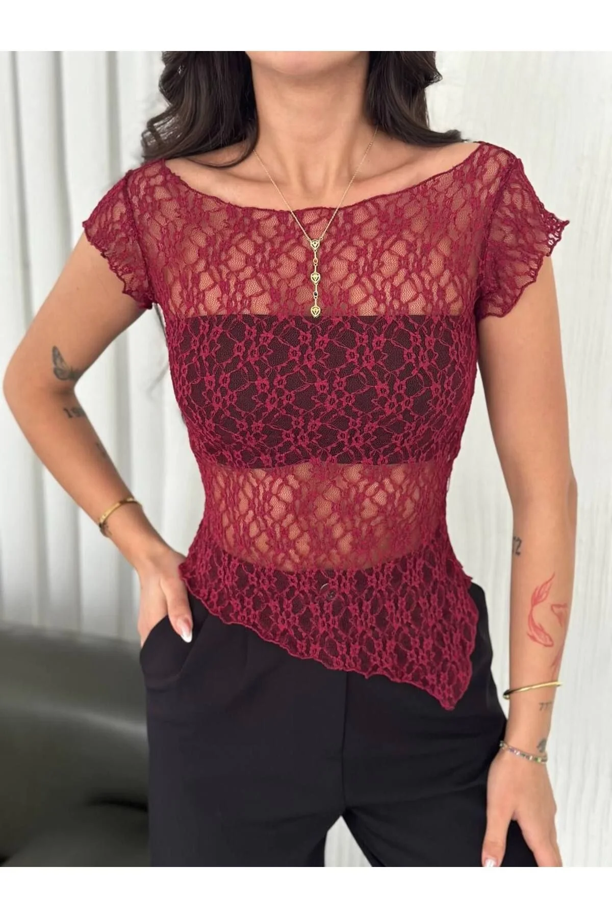 Kadın Kayık Yaka Kısa Kollu File Desenli Göğüs Şeritli Dantel Transparan Bluz - Bordo