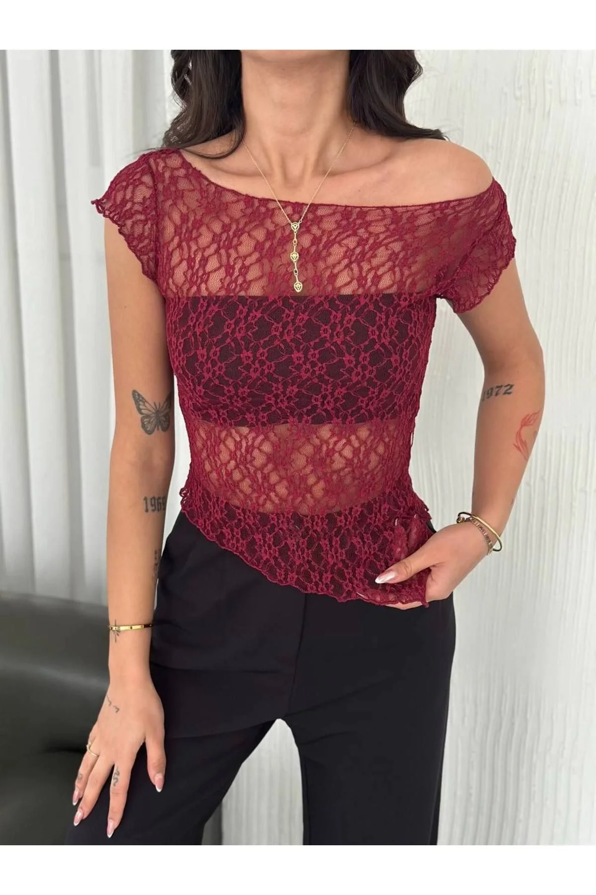 Kadın Kayık Yaka Kısa Kollu File Desenli Göğüs Şeritli Dantel Transparan Bluz - Bordo