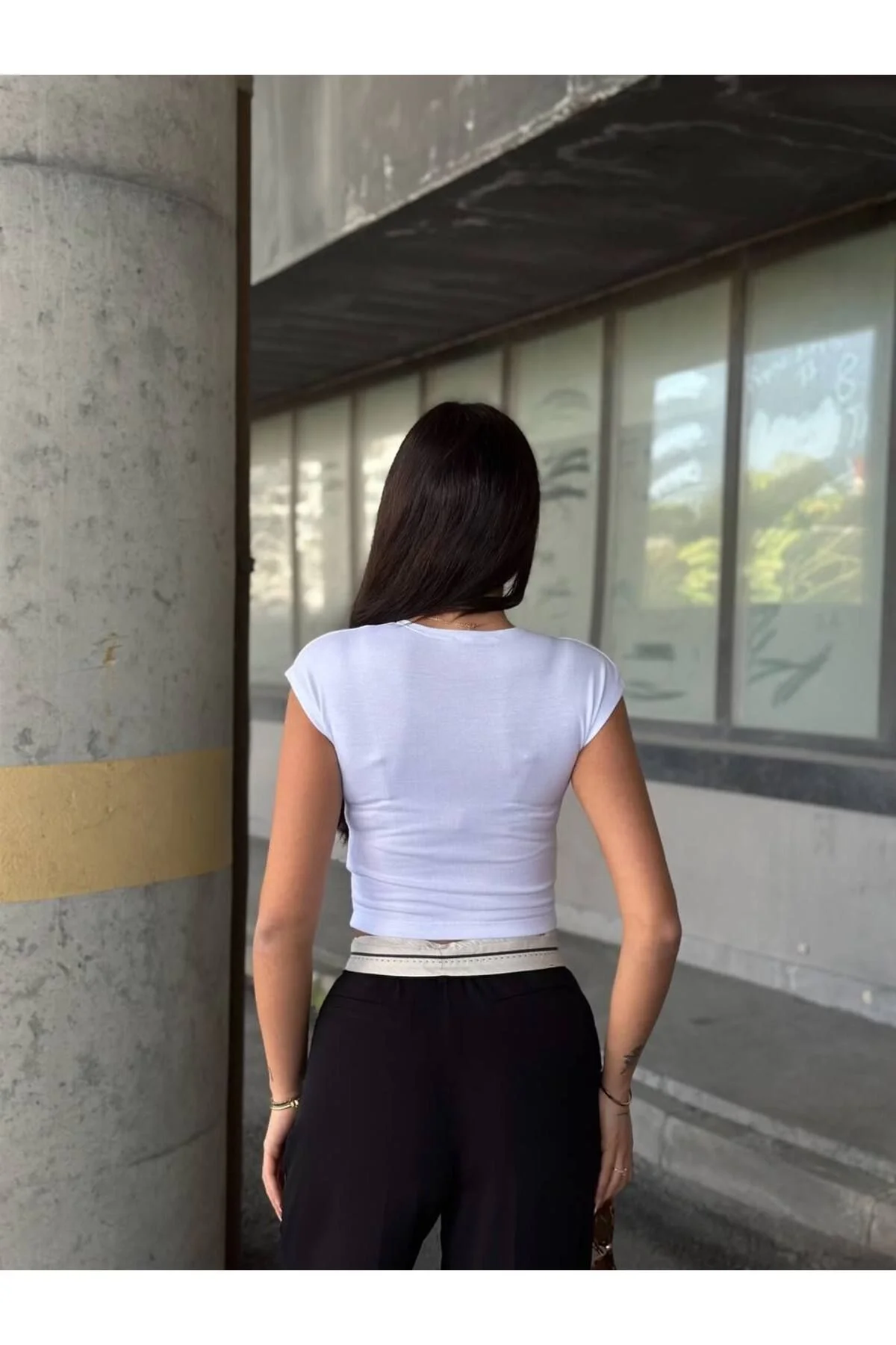 Kadın Bisiklet Yaka Vücudu Saran Likralı Kaşkorse Basic Crop Tişört - Beyaz