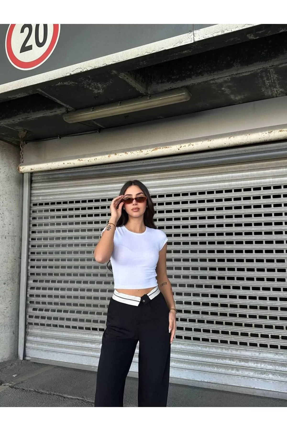 Kadın Bisiklet Yaka Vücudu Saran Likralı Kaşkorse Basic Crop Tişört - Beyaz