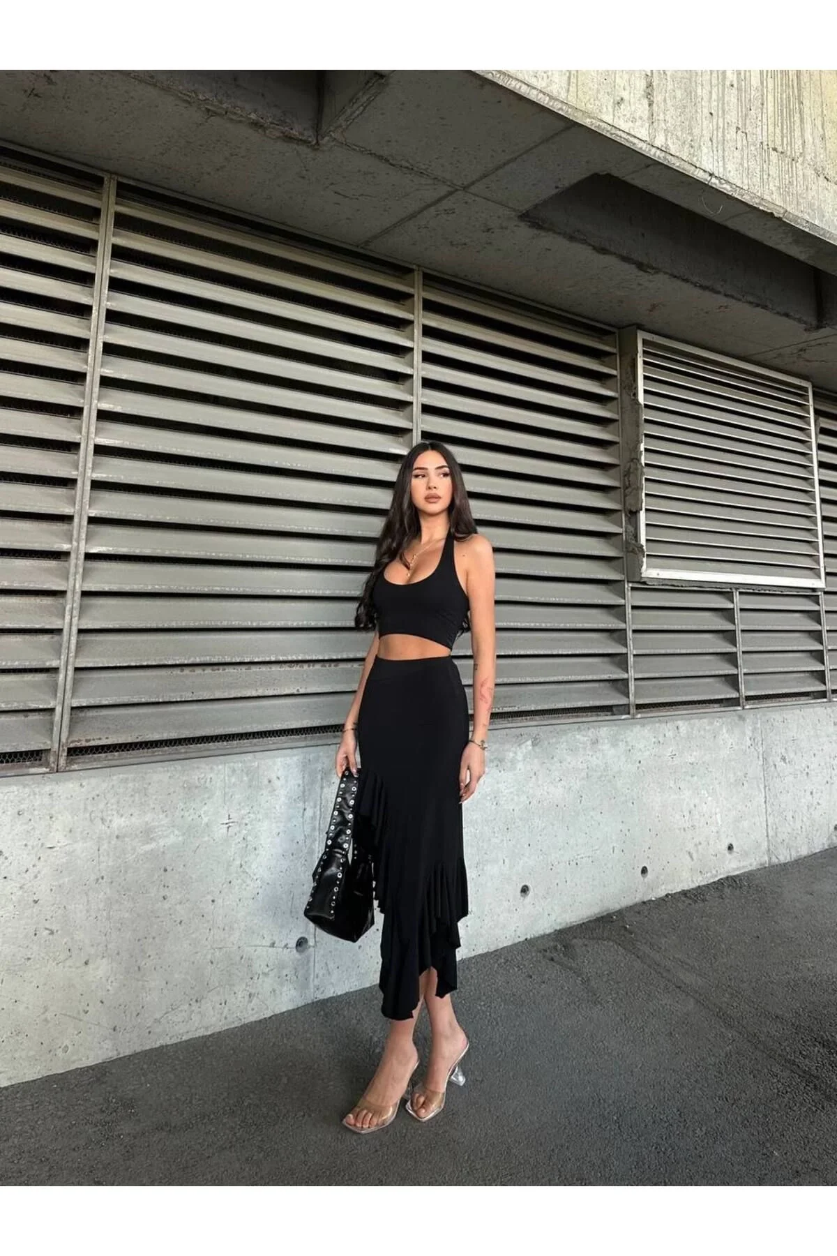 Kadın Yüksek Bel Dalgıç Kumaş Yırtmaçlı Fırfırlı Volanlı Asimetrik Etek - Siyah