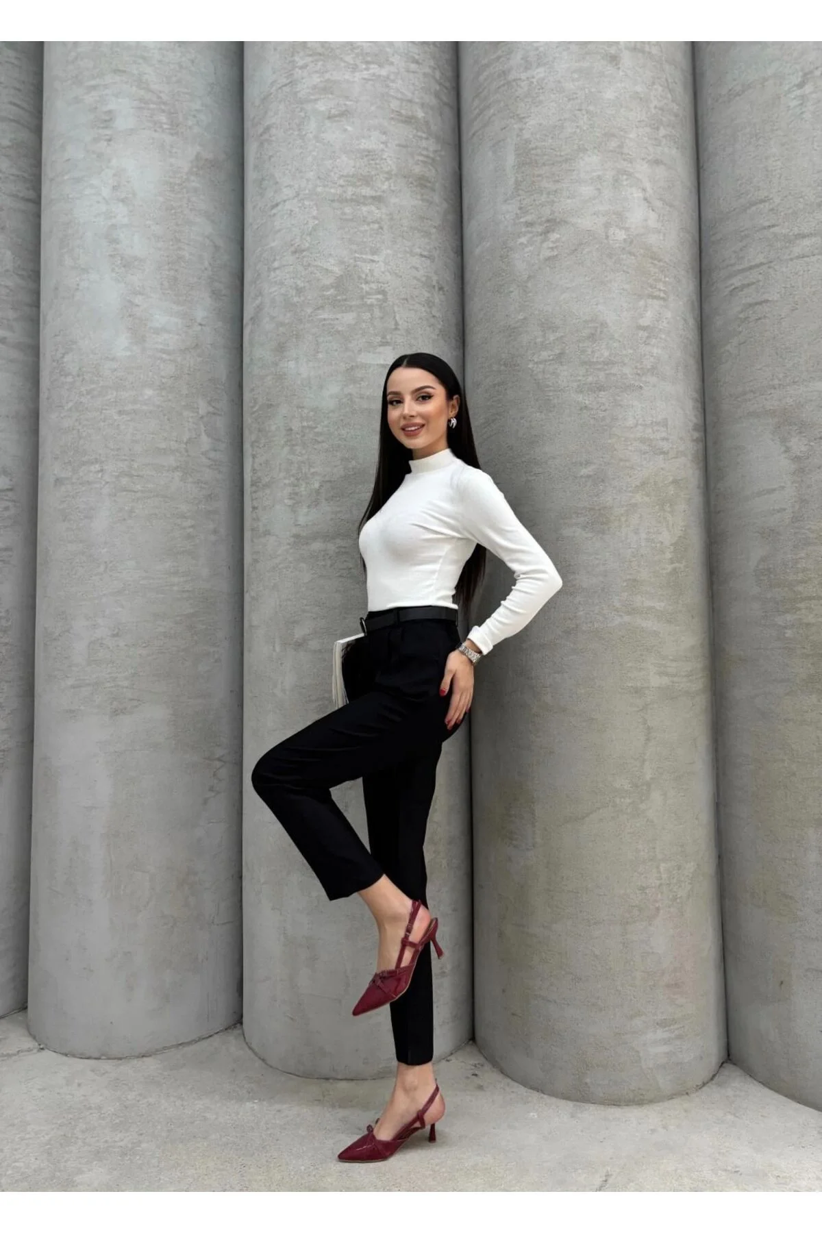 Kadın Yüksek Bel Pileli Havuç Paça Klasik Vücudu Saran Kumaş Pantolon - Siyah