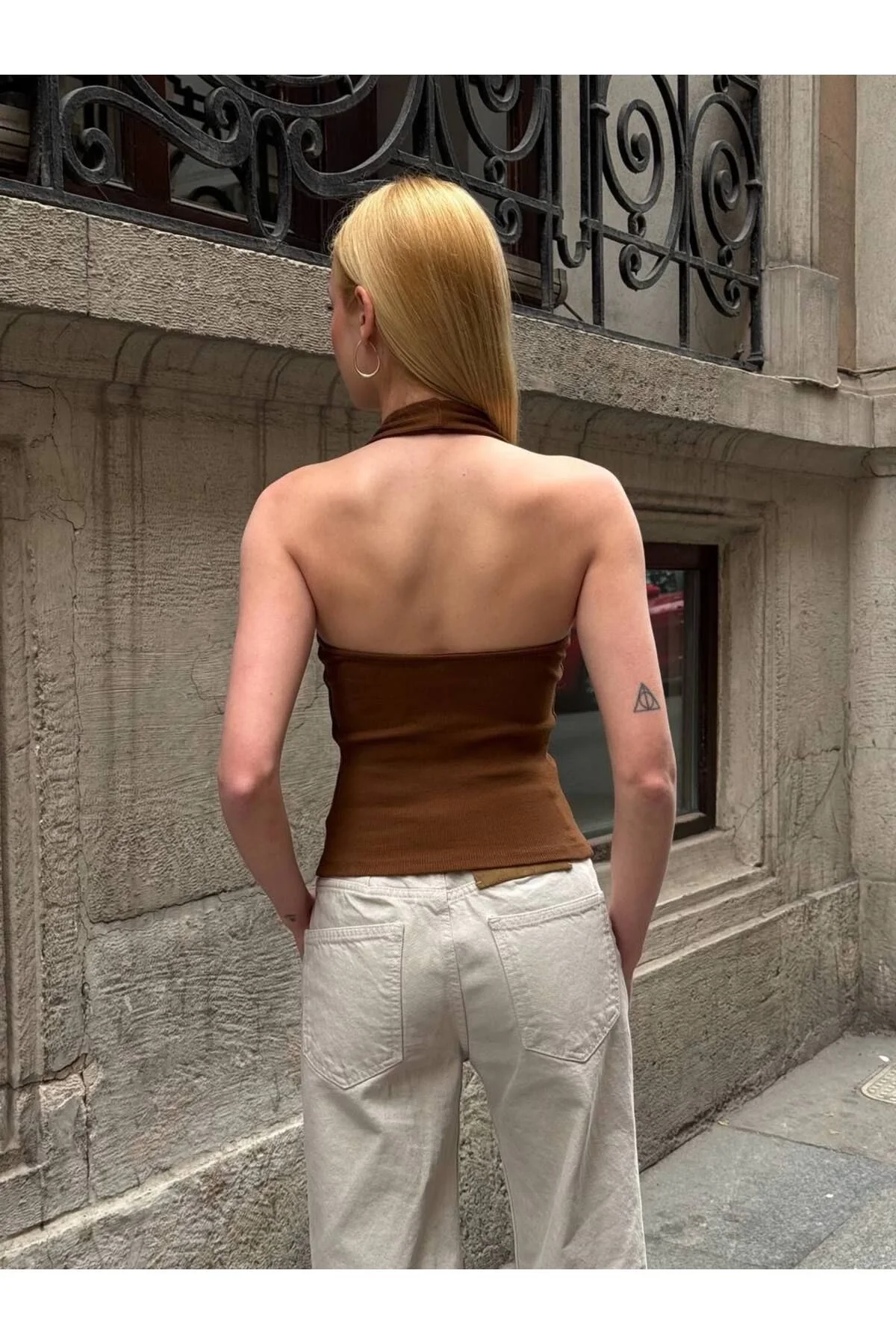 Kadın Halter Yaka Boyundan Bağlamalı Sırtı Açık Fitilli Kaşkorse Atlet - Kahverengi