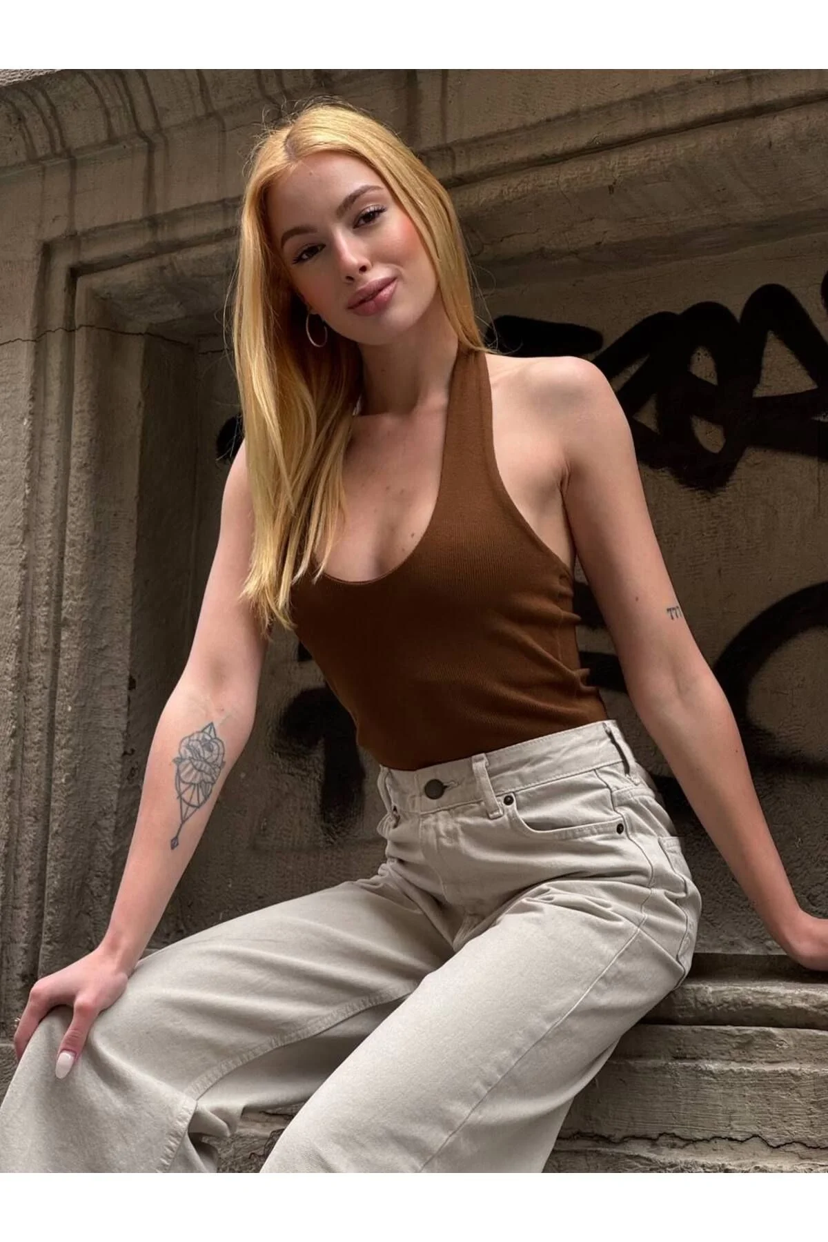 Kadın Halter Yaka Boyundan Bağlamalı Sırtı Açık Fitilli Kaşkorse Atlet - Kahverengi