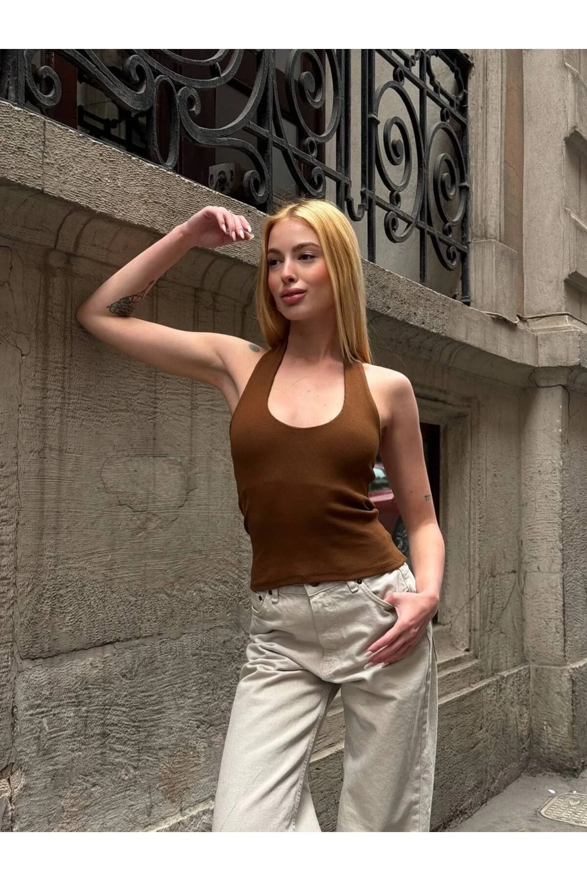 Kadın Halter Yaka Boyundan Bağlamalı Sırtı Açık Fitilli Kaşkorse Atlet - Kahverengi