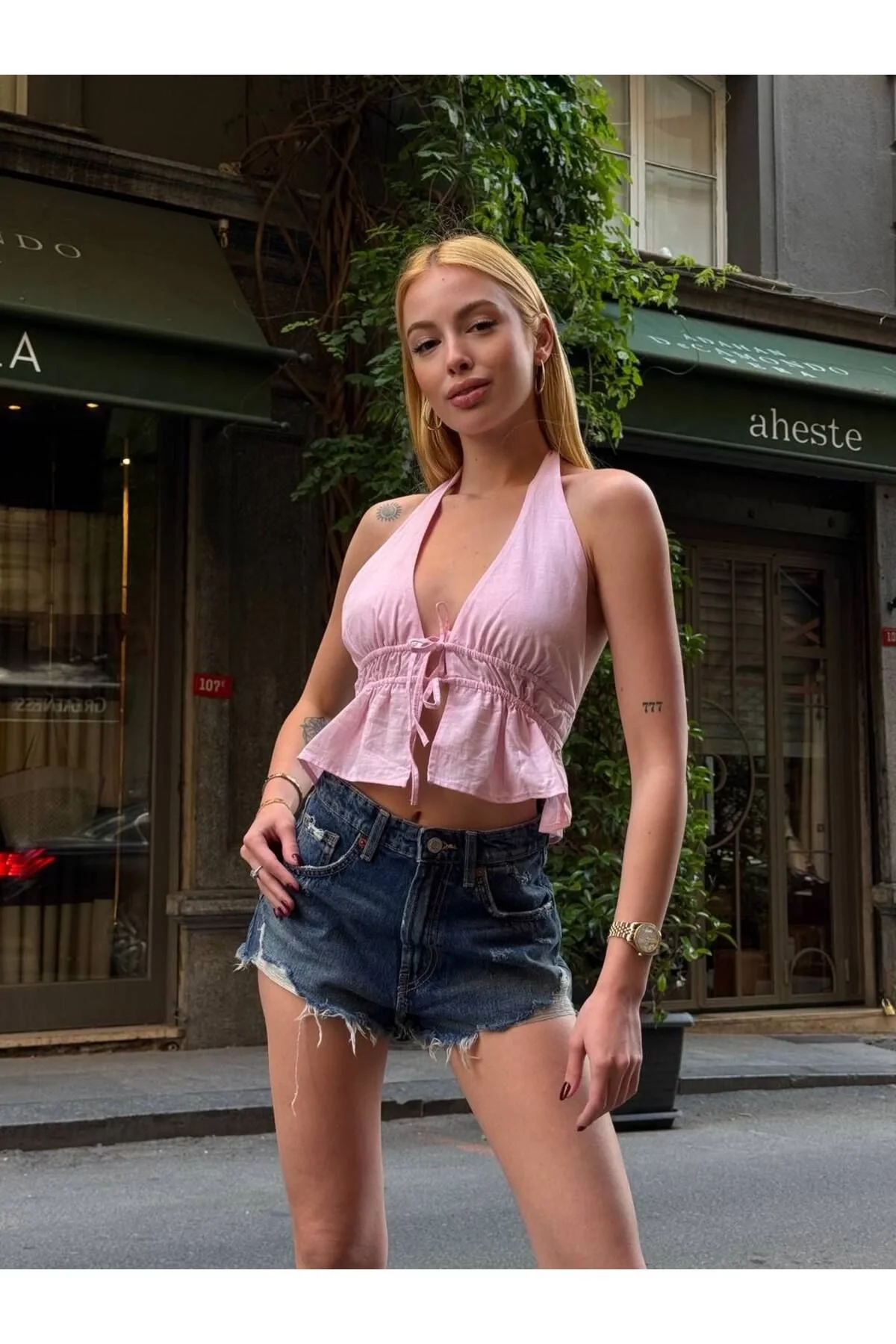 Kadın Halter Yaka Boyundan ve Önden Bağlamalı Sırtı Açık Fırfırlı Crop Bluz - Pembe