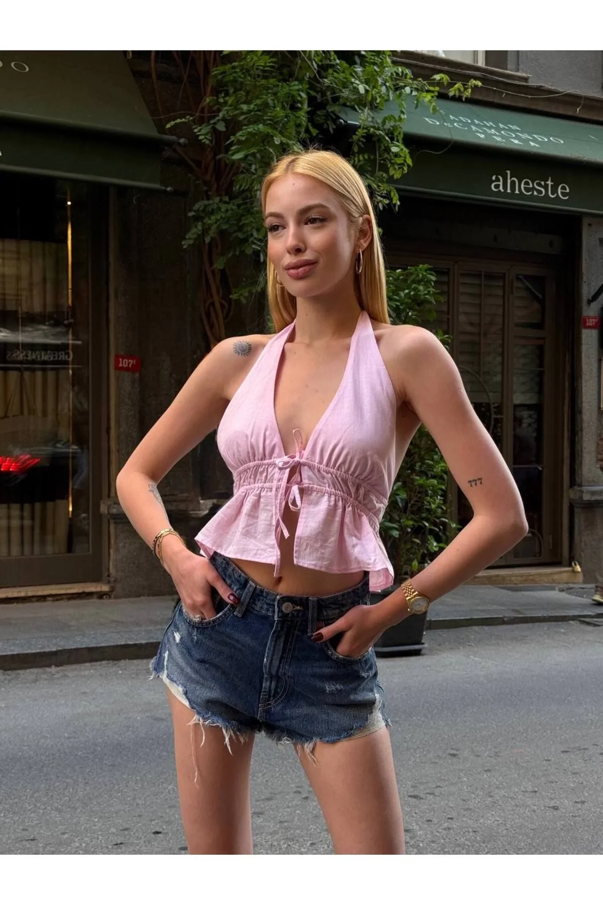 Kadın Halter Yaka Boyundan ve Önden Bağlamalı Sırtı Açık Fırfırlı Crop Bluz - Pembe