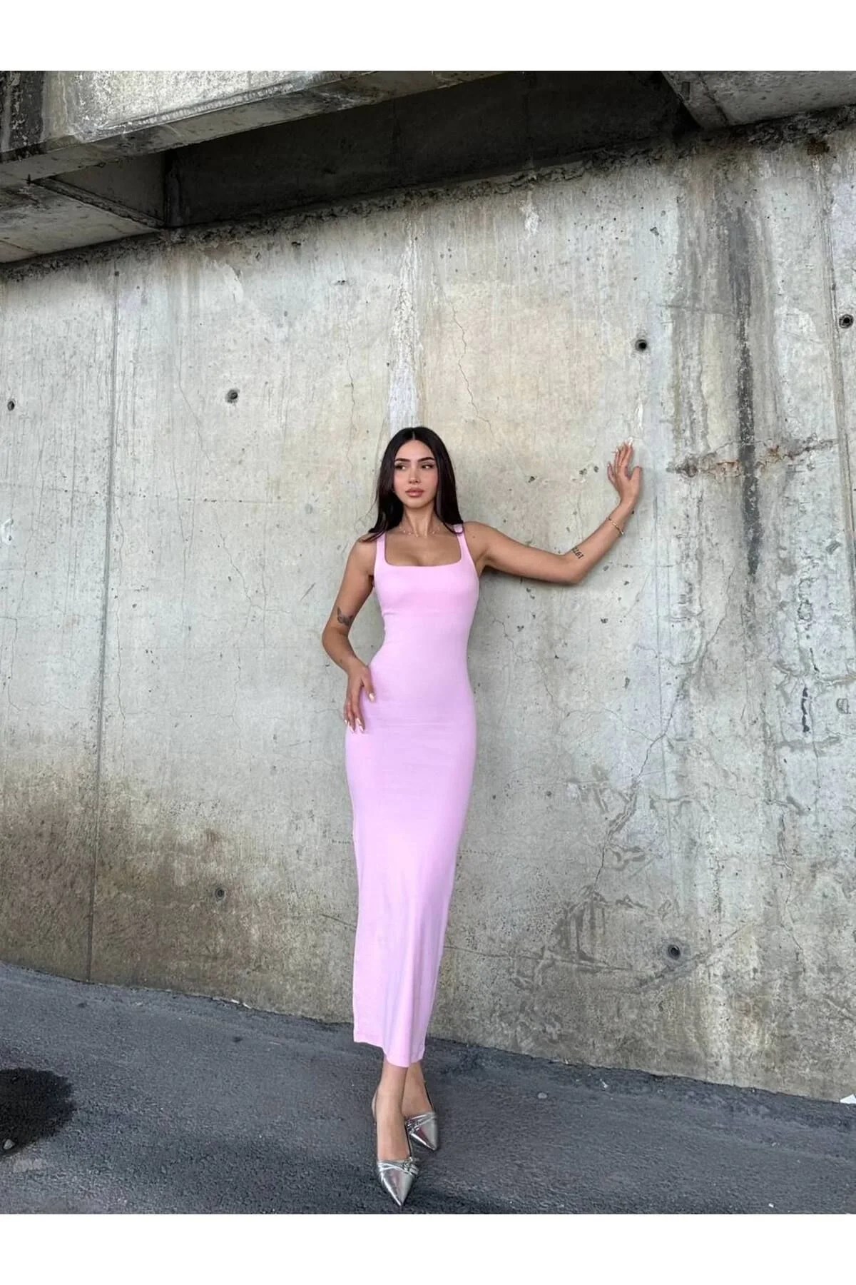 Kadın Kare Yaka Kalın Askılı Vücudu Saran Kaşkorse Maxi Boy Elbise - Pembe