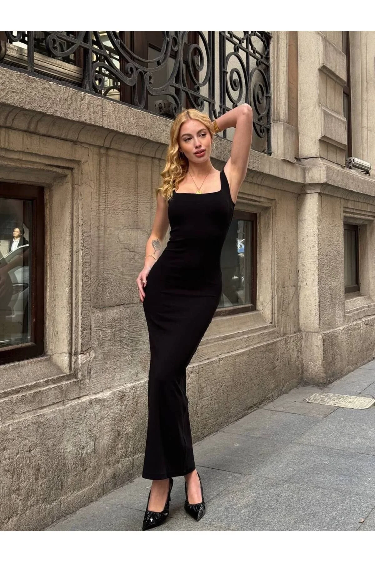 Kadın Kare Yaka Kalın Askılı Vücudu Saran Kaşkorse Maxi Boy Elbise - Siyah