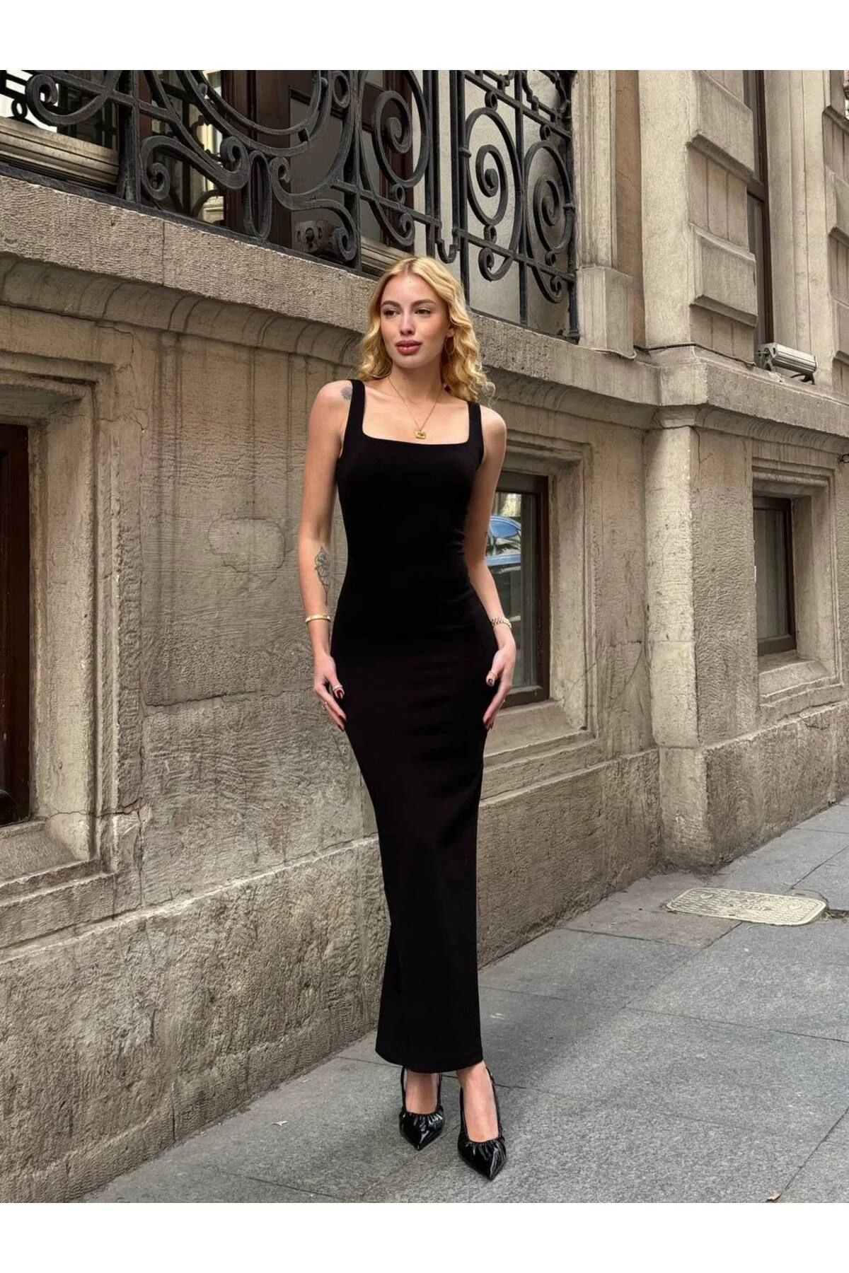 Kadın Kare Yaka Kalın Askılı Vücudu Saran Kaşkorse Maxi Boy Elbise - Siyah