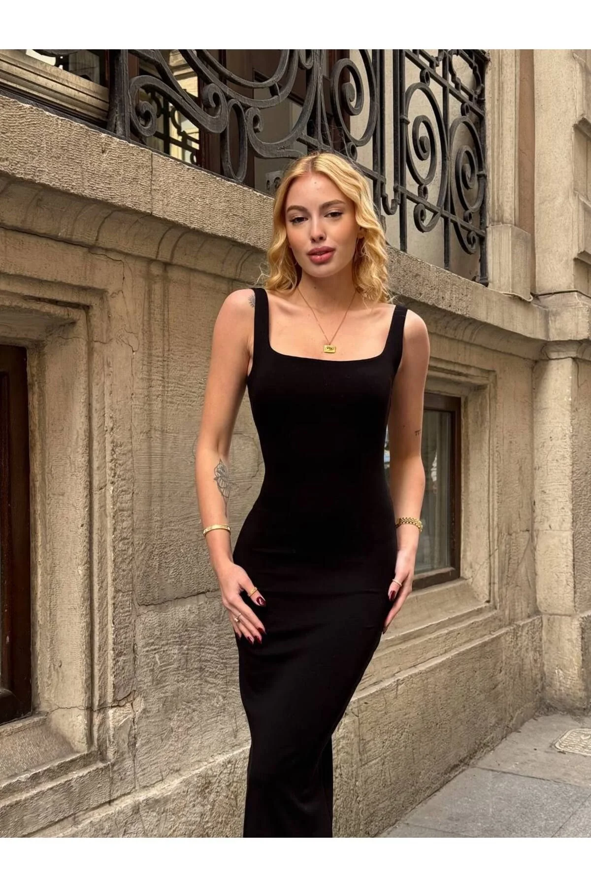 Kadın Kare Yaka Kalın Askılı Vücudu Saran Kaşkorse Maxi Boy Elbise - Siyah