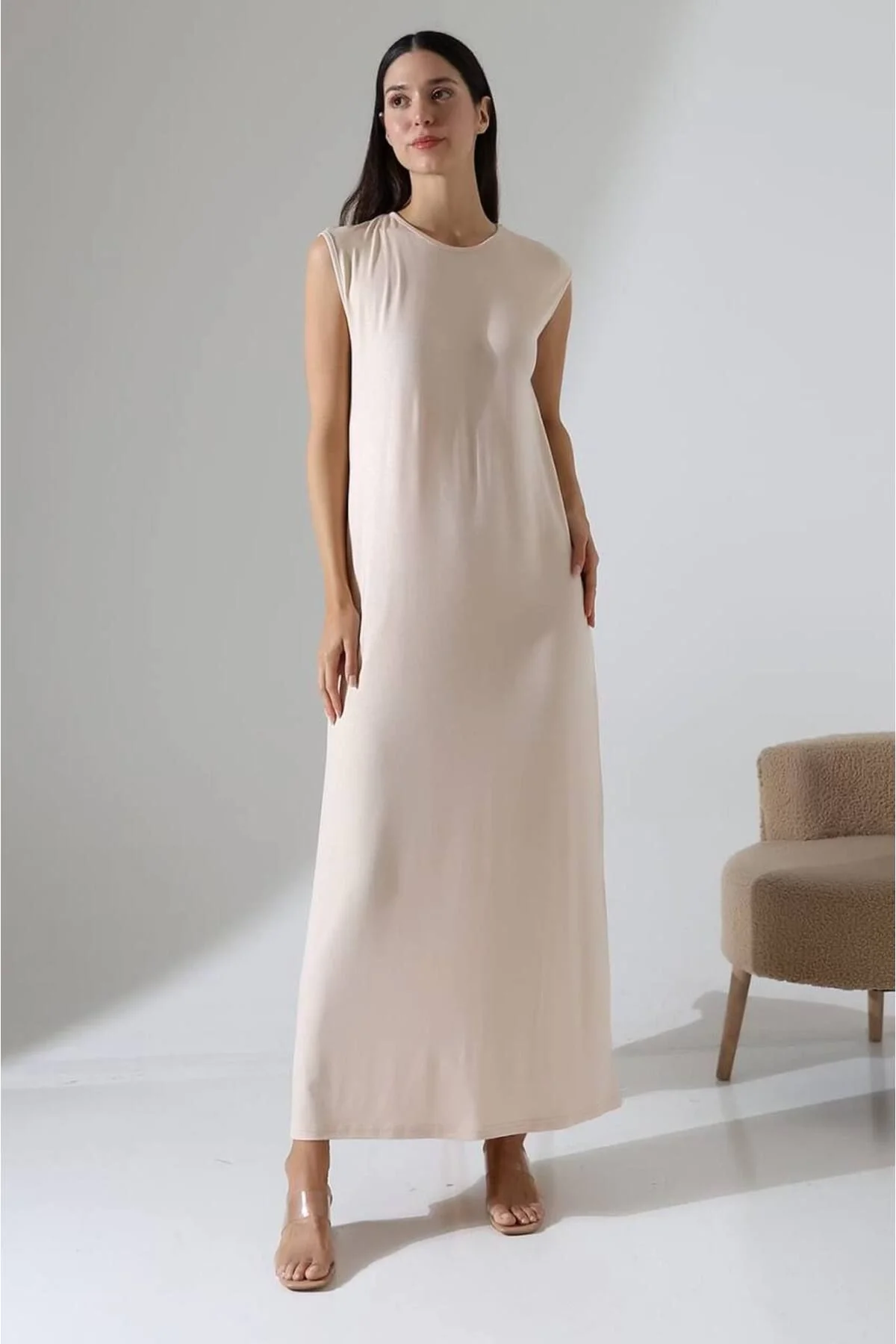 Kadın Bisiklet Yaka Vatkalı Kolsuz Oversize Salaş Kesim Maxi Boy Penye Elbise - Bej