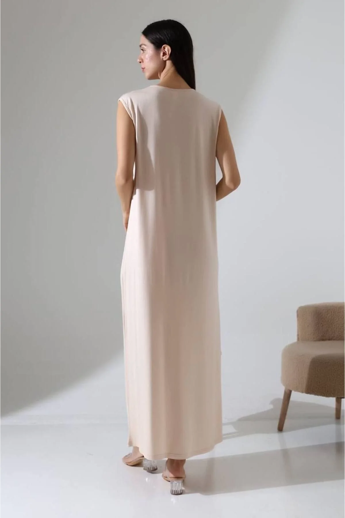 Kadın Bisiklet Yaka Vatkalı Kolsuz Oversize Salaş Kesim Maxi Boy Penye Elbise - Bej