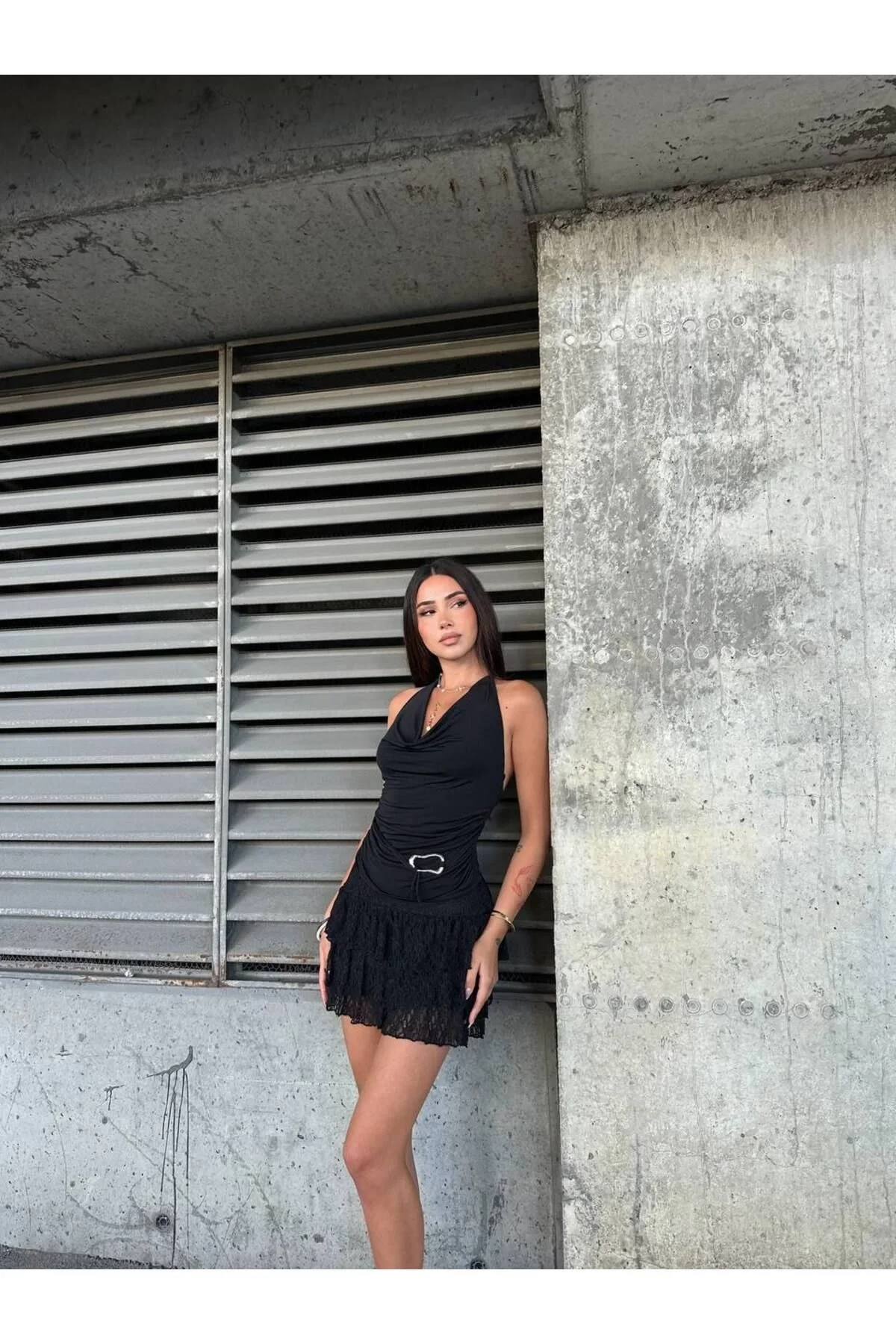 Kadın Degaje Yaka Boyundan Bağlamalı Sırtı Açık Yanı Tokalı Vücudu Saran Bluz - Siyah