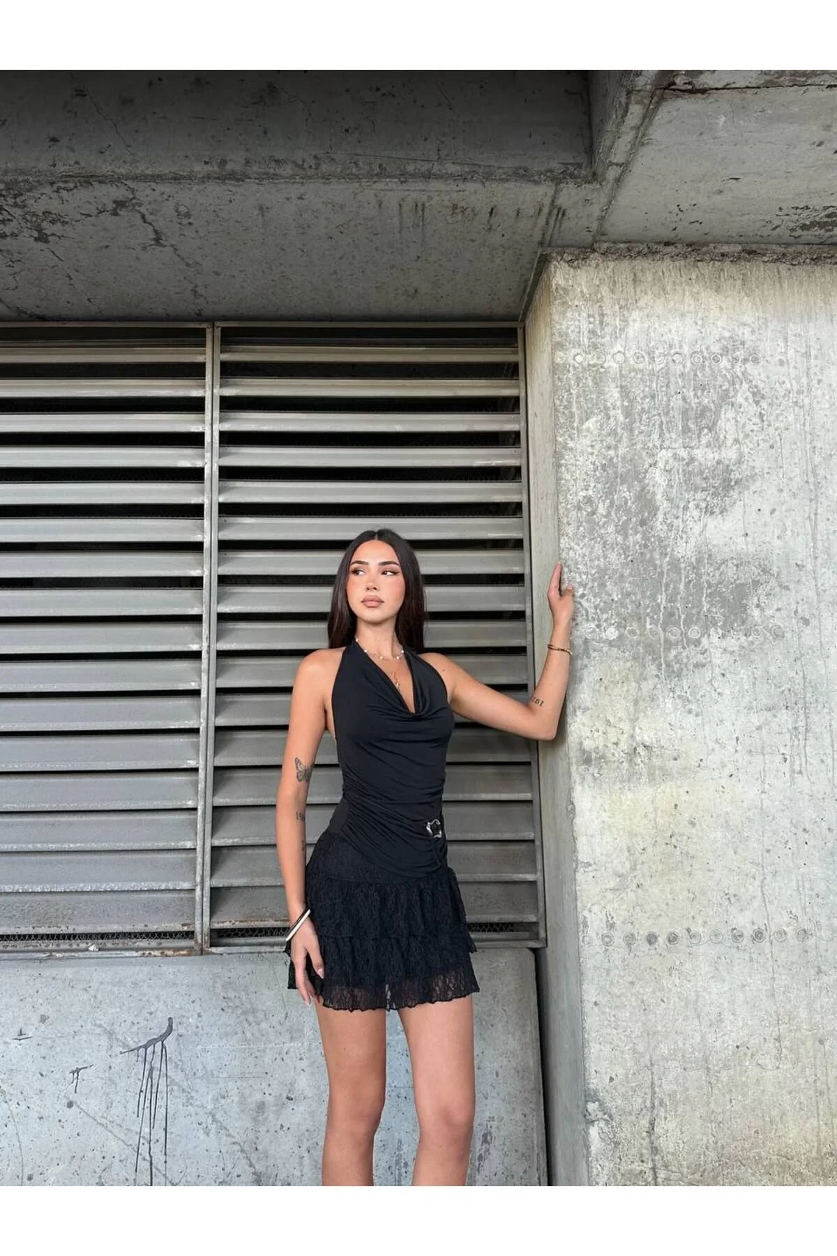 Kadın Degaje Yaka Boyundan Bağlamalı Sırtı Açık Yanı Tokalı Vücudu Saran Bluz - Siyah