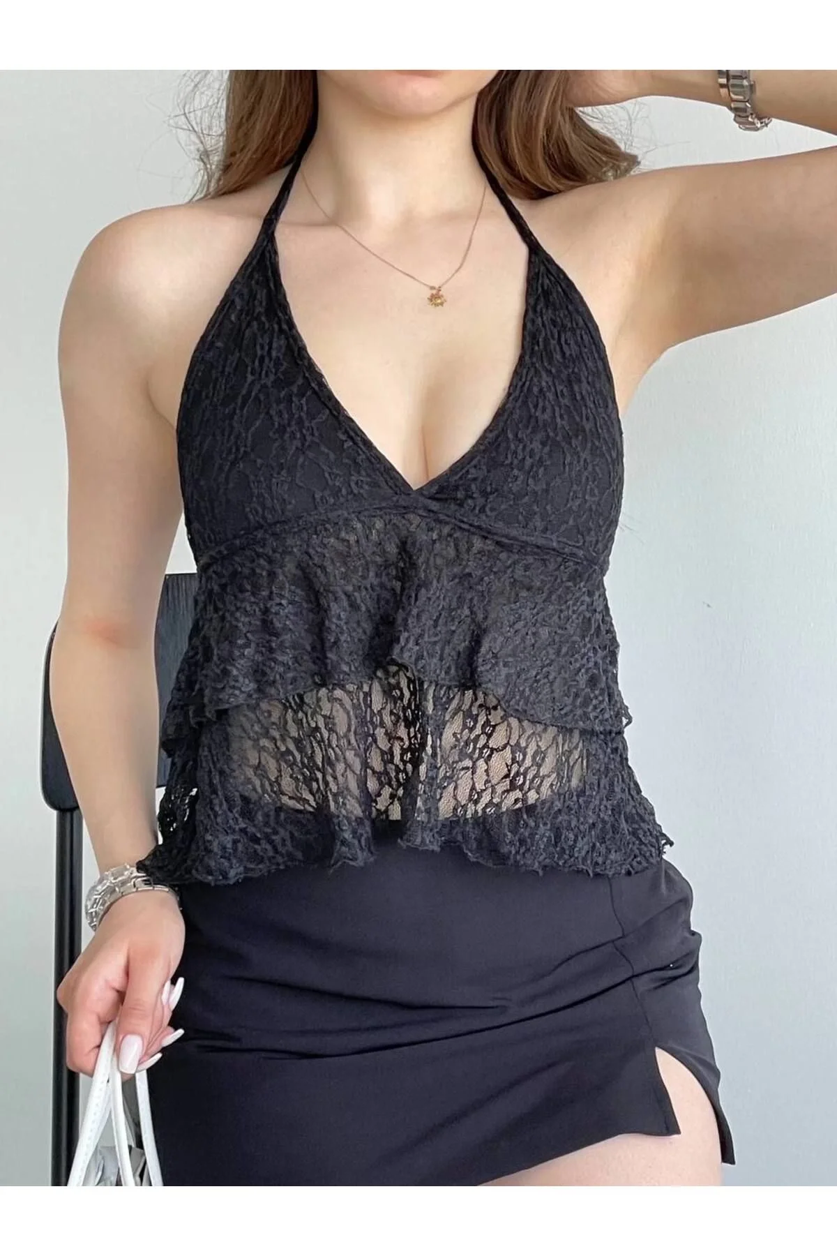 Kadın Halter Yaka Boyundan Bağlamalı Sırtı Açık V Yaka Dantelli Fırfırlı Crop Bluz - Siyah