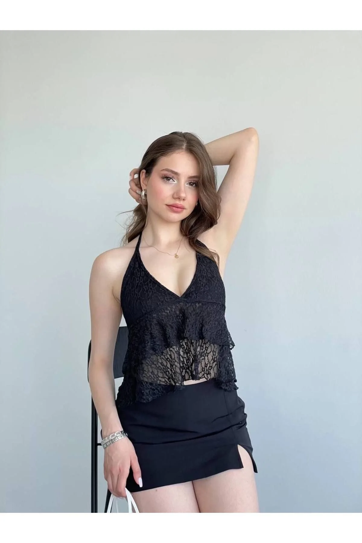 Kadın Halter Yaka Boyundan Bağlamalı Sırtı Açık V Yaka Dantelli Fırfırlı Crop Bluz - Siyah