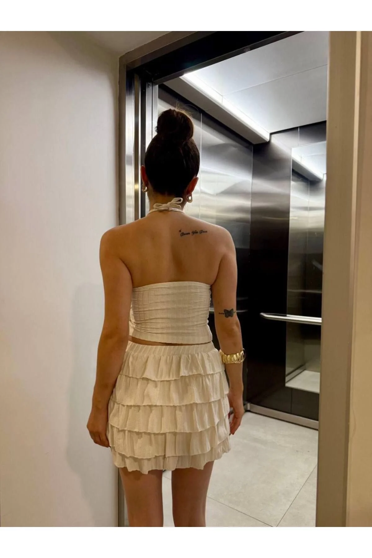 Kadın Halter Yaka Boyundan Bağlamalı Sırtı Açık Kat Kat Fırfırlı Mini Etekli Takım - Ekru