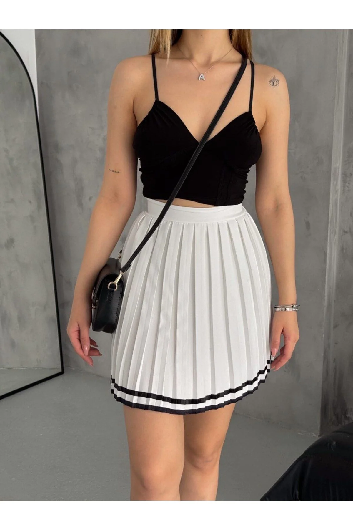 Kadın Yüksek Bel Çift Şeritli Pileli Cepli Tenisçi Şortlu Mini Etek - Beyaz