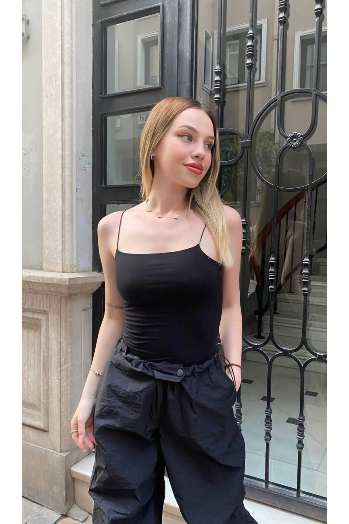 Kadın Kare Yaka İp Askılı Esnek Vücudu Saran Kaşkorse Basic Body Zıbın - Siyah