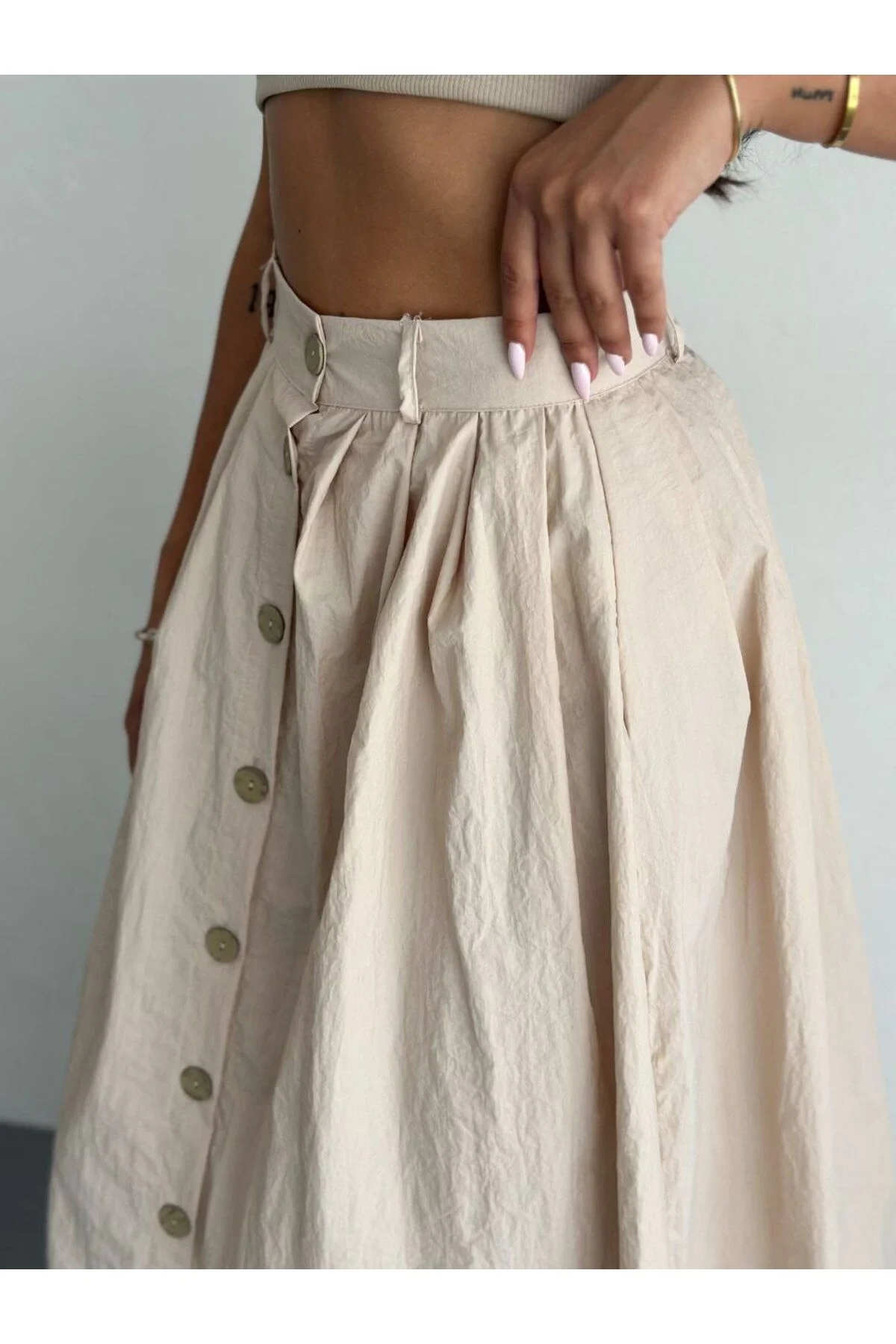 Kadın Yüksek Bel Cepli Önden Düğmeli Pileli Cepli Poplin Midi Boy Etek - Bej