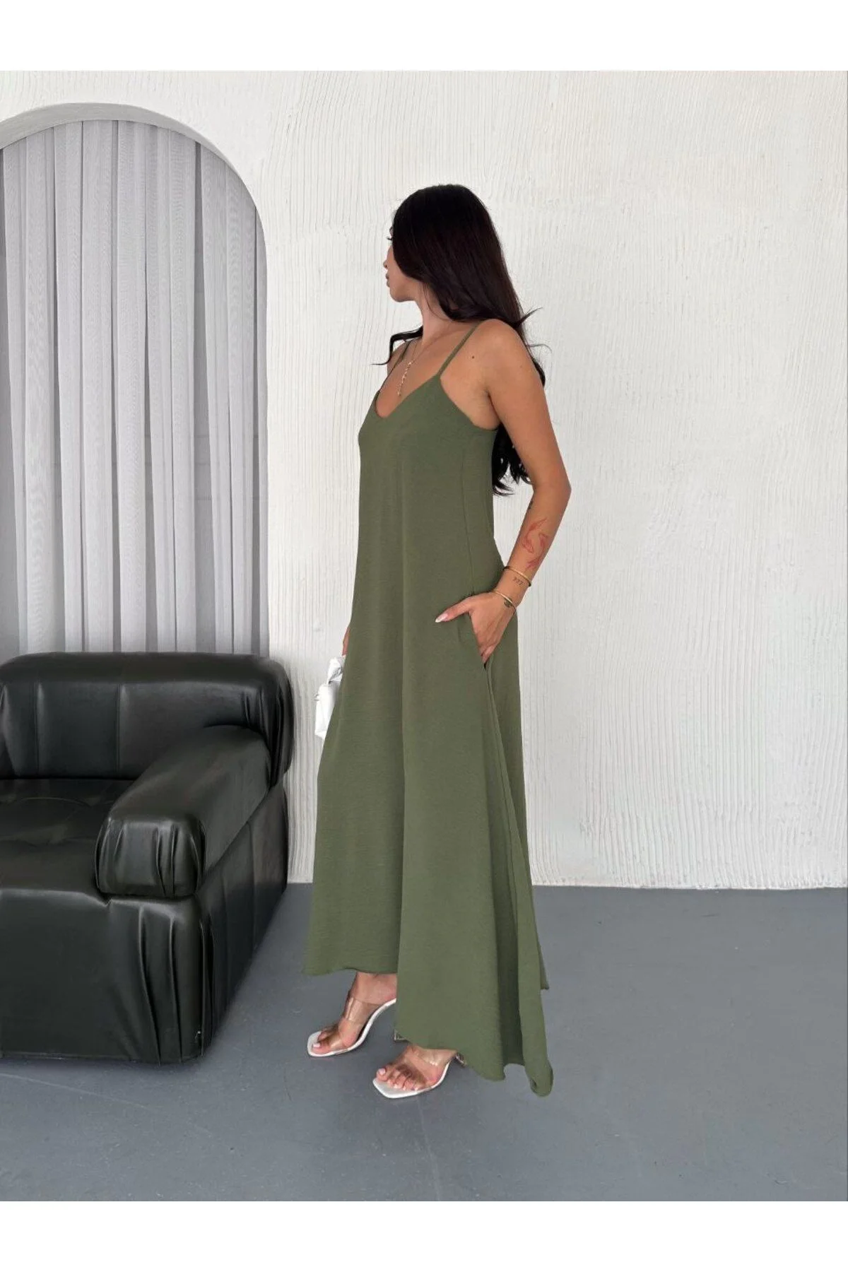 Kadın V Yaka İp Askılı Cepli Salaş Kesim Ayrobin Kumaş Maxi Boy Elbise - Haki