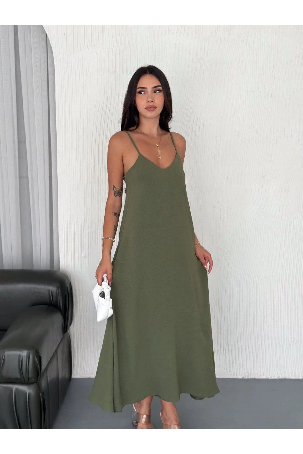 Kadın V Yaka İp Askılı Cepli Salaş Kesim Ayrobin Kumaş Maxi Boy Elbise - Haki