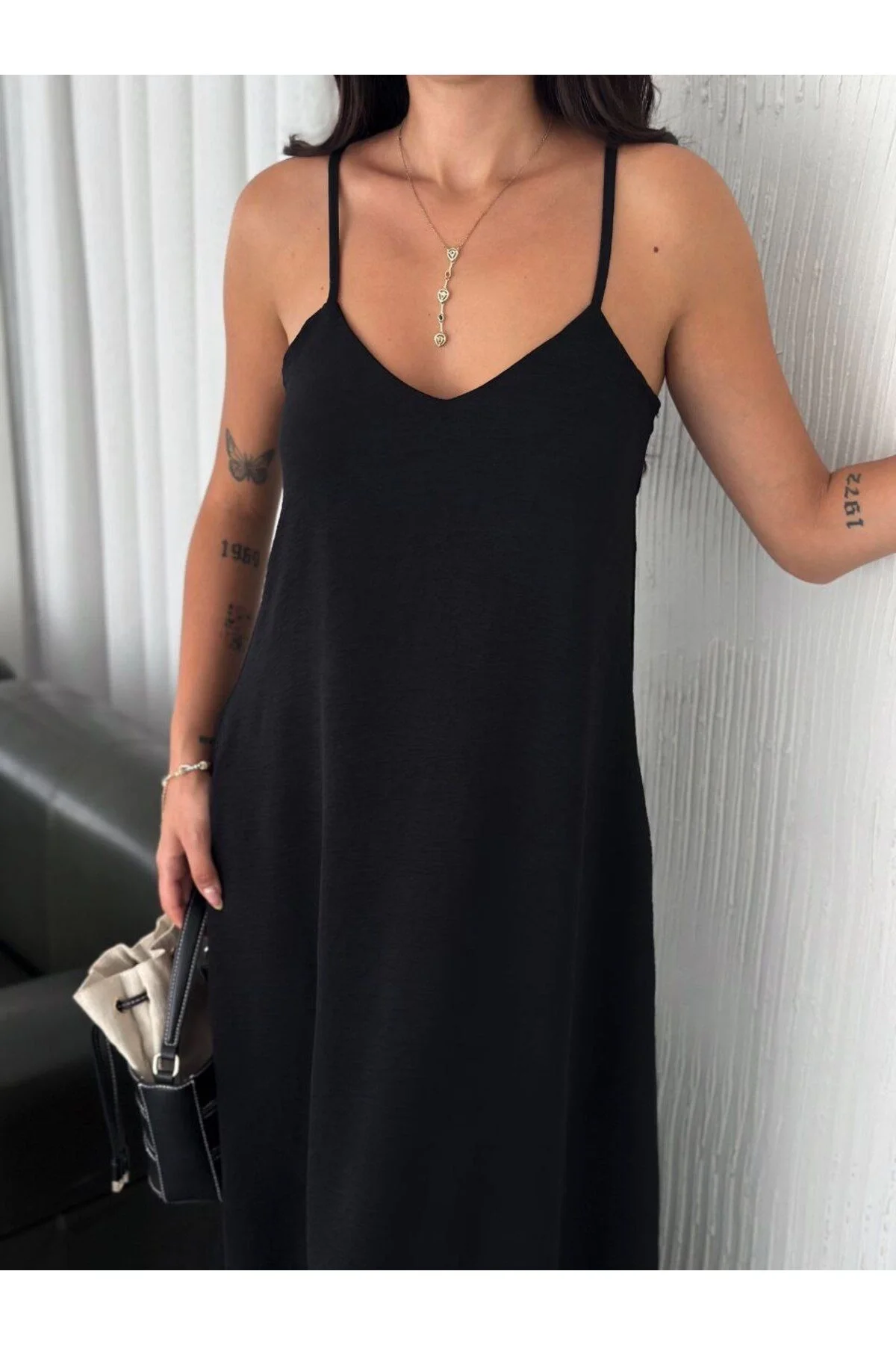 Kadın V Yaka İp Askılı Cepli Salaş Kesim Ayrobin Kumaş Maxi Boy Elbise - Siyah