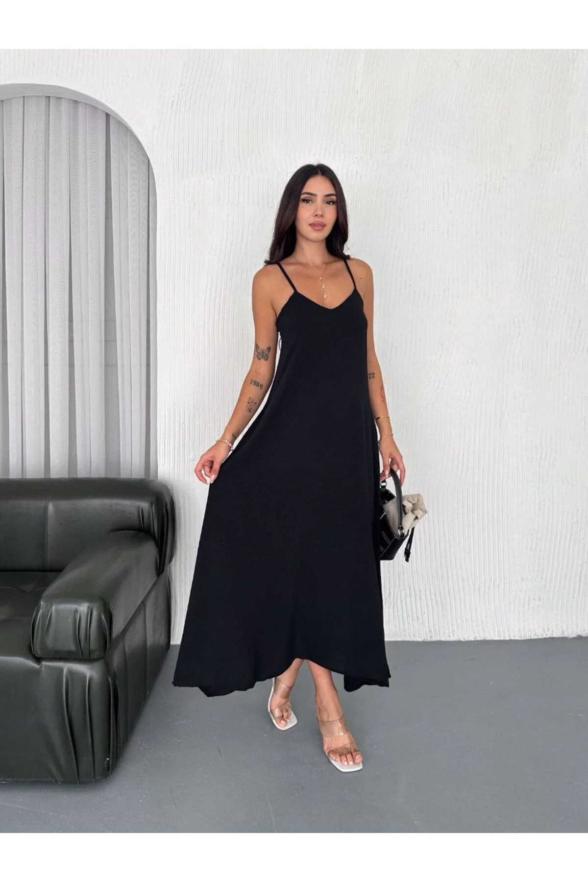 Kadın V Yaka İp Askılı Cepli Salaş Kesim Ayrobin Kumaş Maxi Boy Elbise - Siyah