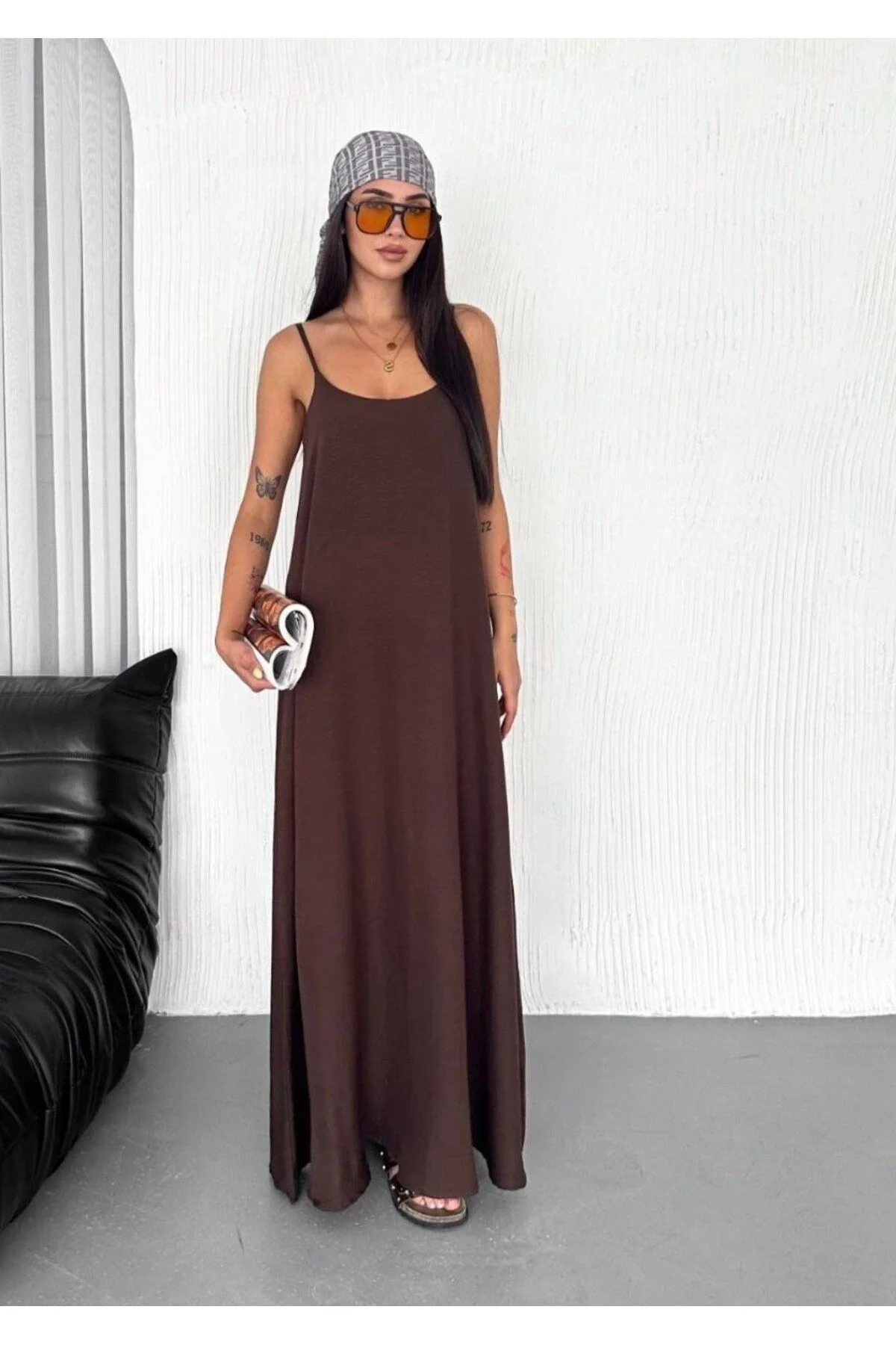 Kadın V Yaka İp Askılı Cepli Salaş Ayrobin Kumaş Maxi Boy Elbise - Kahverengi