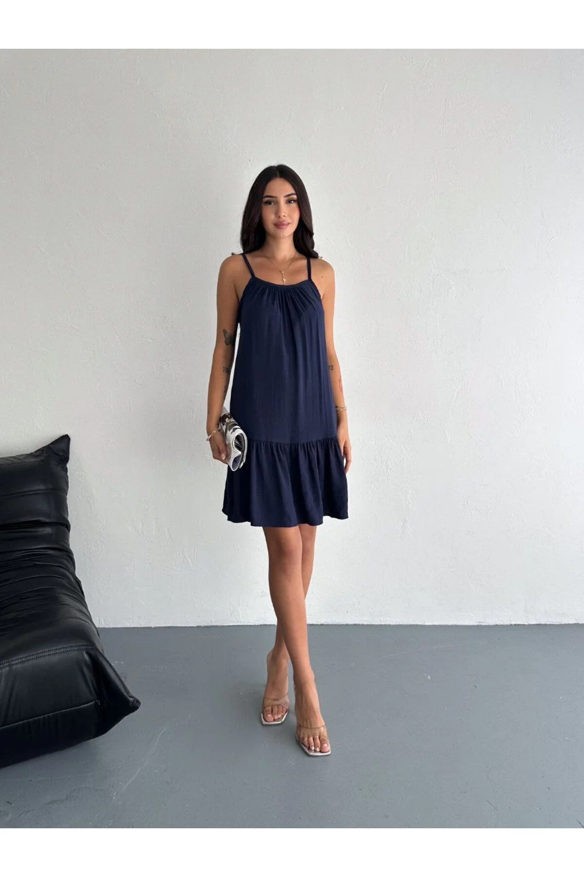 Kadın Omuzdan Bağlamalı Askılı Göğsü Büzgülü Eteği Fırfırlı Salaş Mini Elbise - Lacivert
