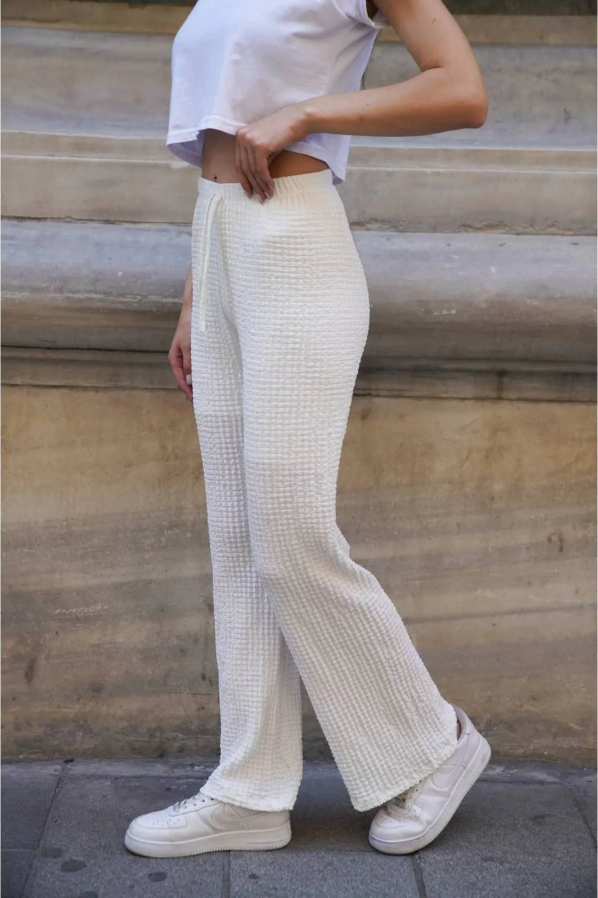 Kadın Yüksek Bel Beli Bağcıklı Cepli Gofre Kumaş Palazzo Pantolon - Beyaz