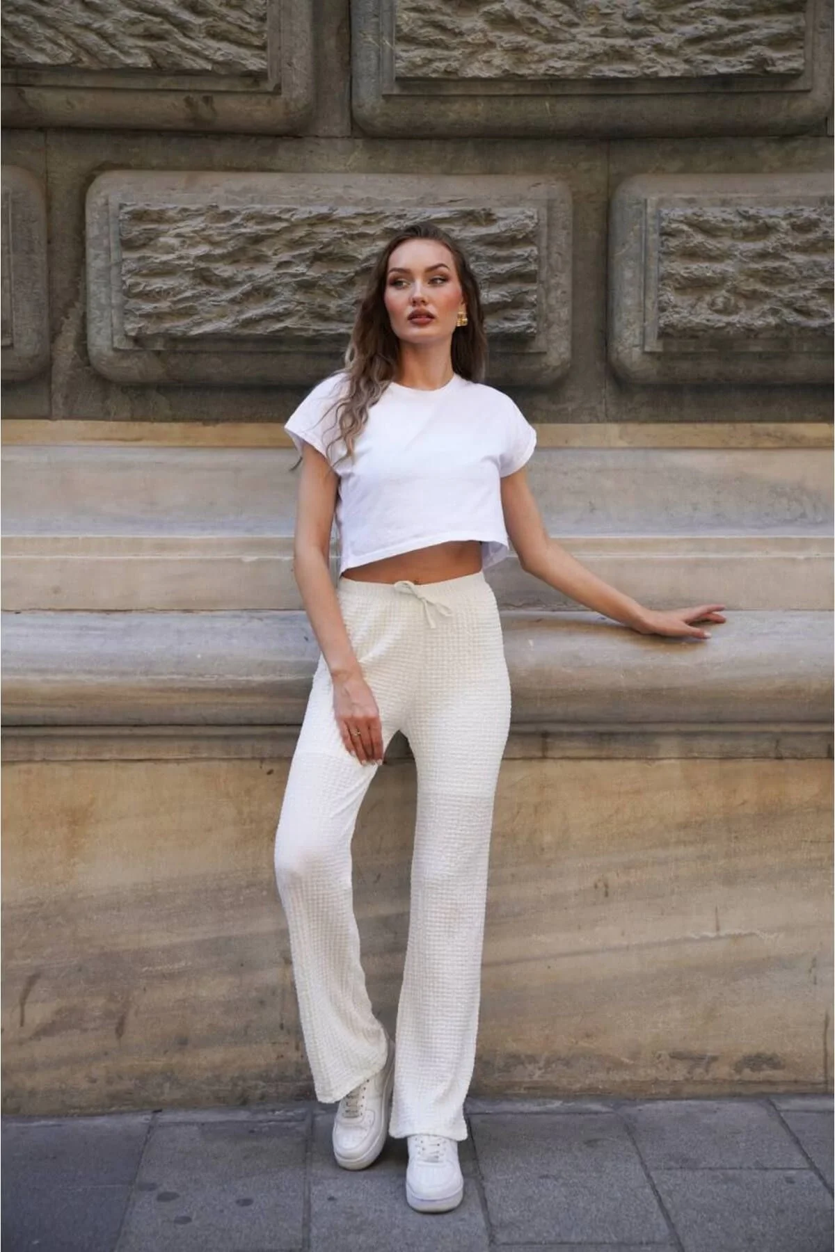 Kadın Yüksek Bel Beli Bağcıklı Cepli Gofre Kumaş Palazzo Pantolon - Beyaz