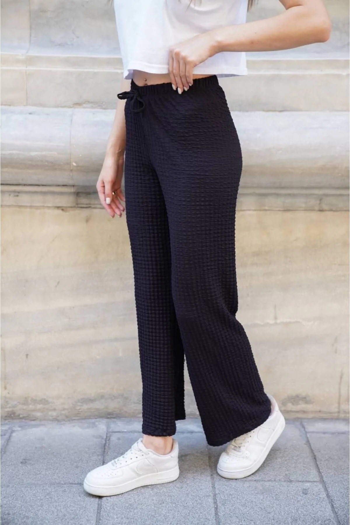Kadın Yüksek Bel Beli Bağcıklı Cepli Gofre Kumaş Palazzo Pantolon - Siyah