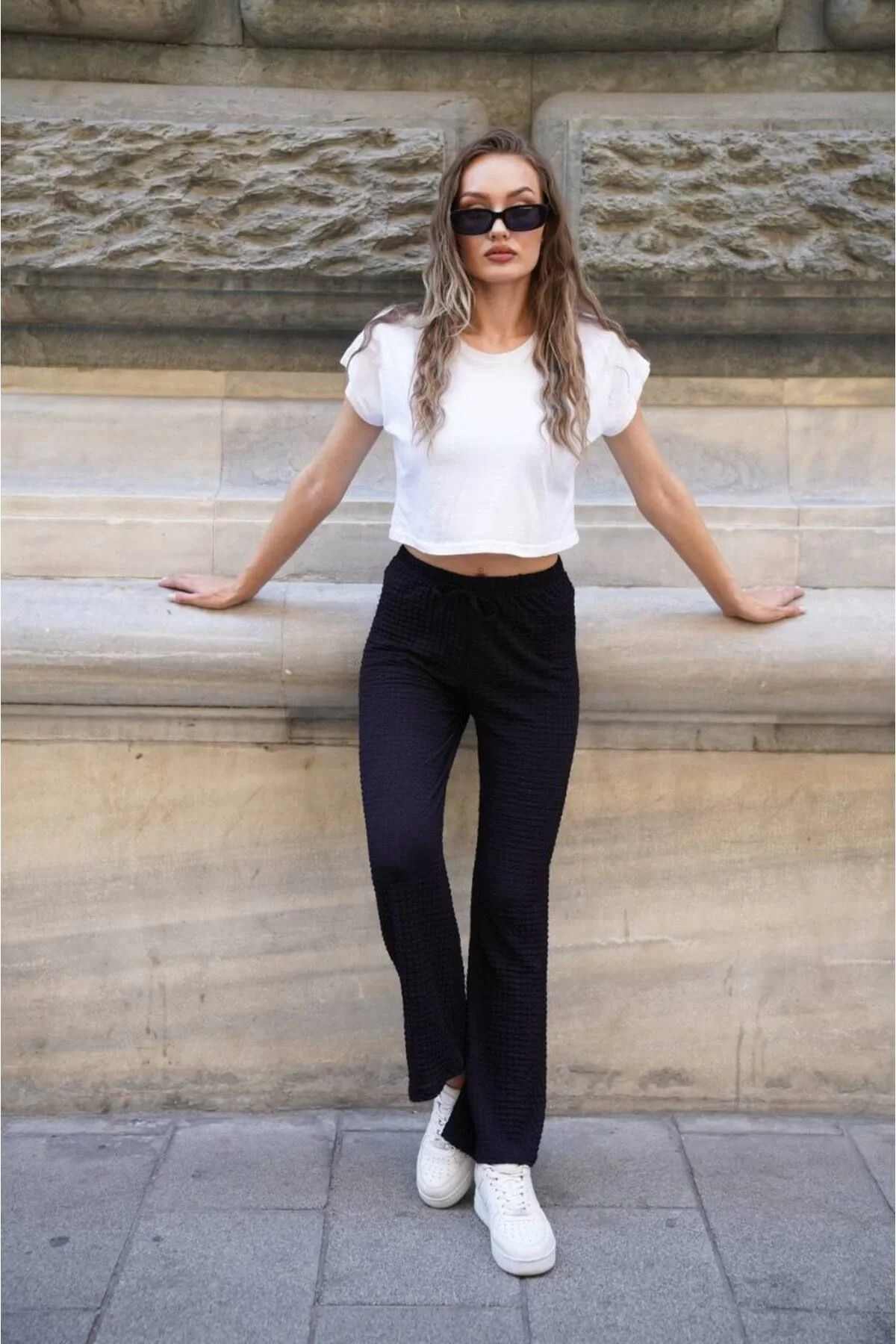 Kadın Yüksek Bel Beli Bağcıklı Cepli Gofre Kumaş Palazzo Pantolon - Siyah